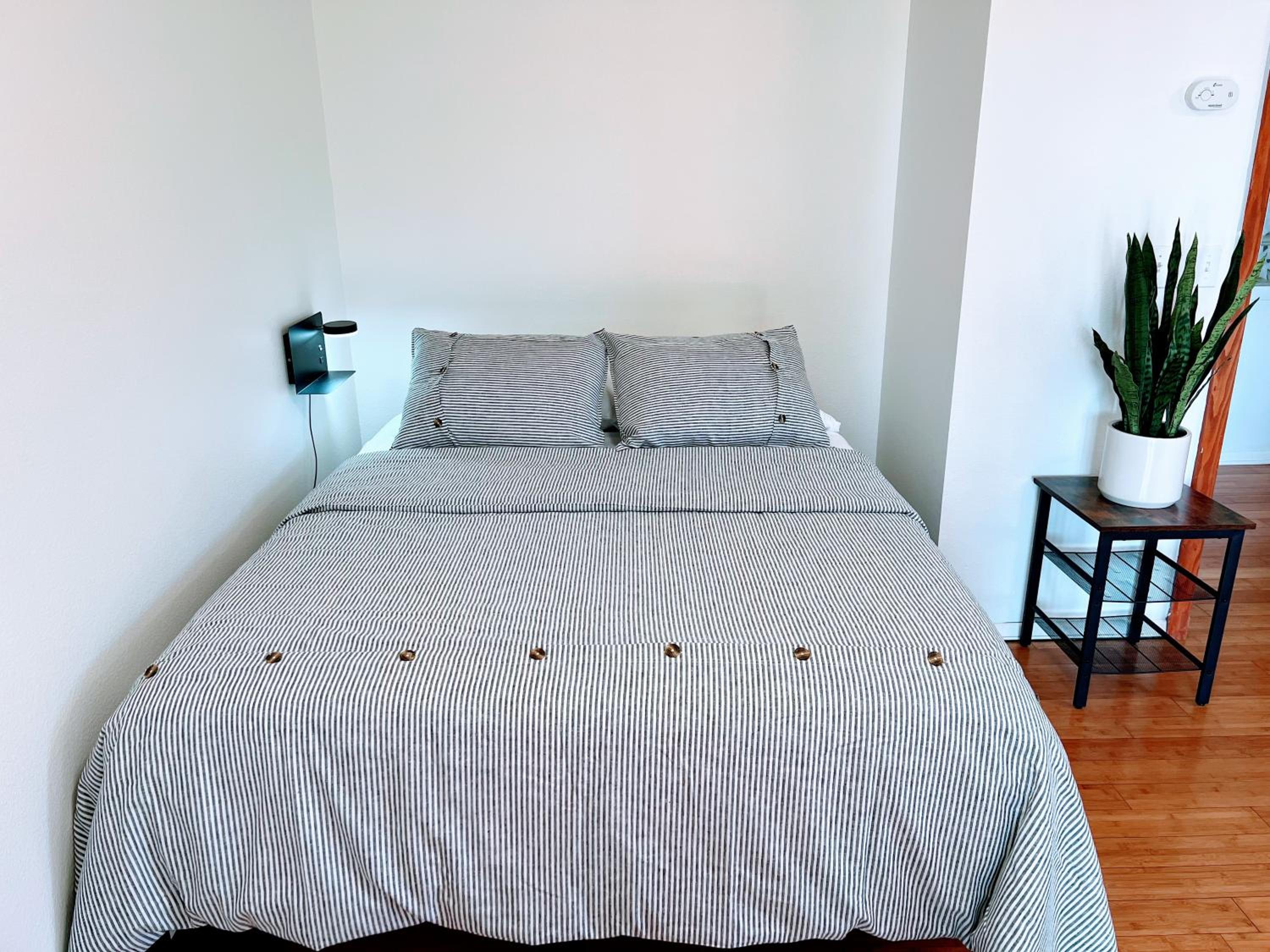 Two-Bedroom House - Photo 32
