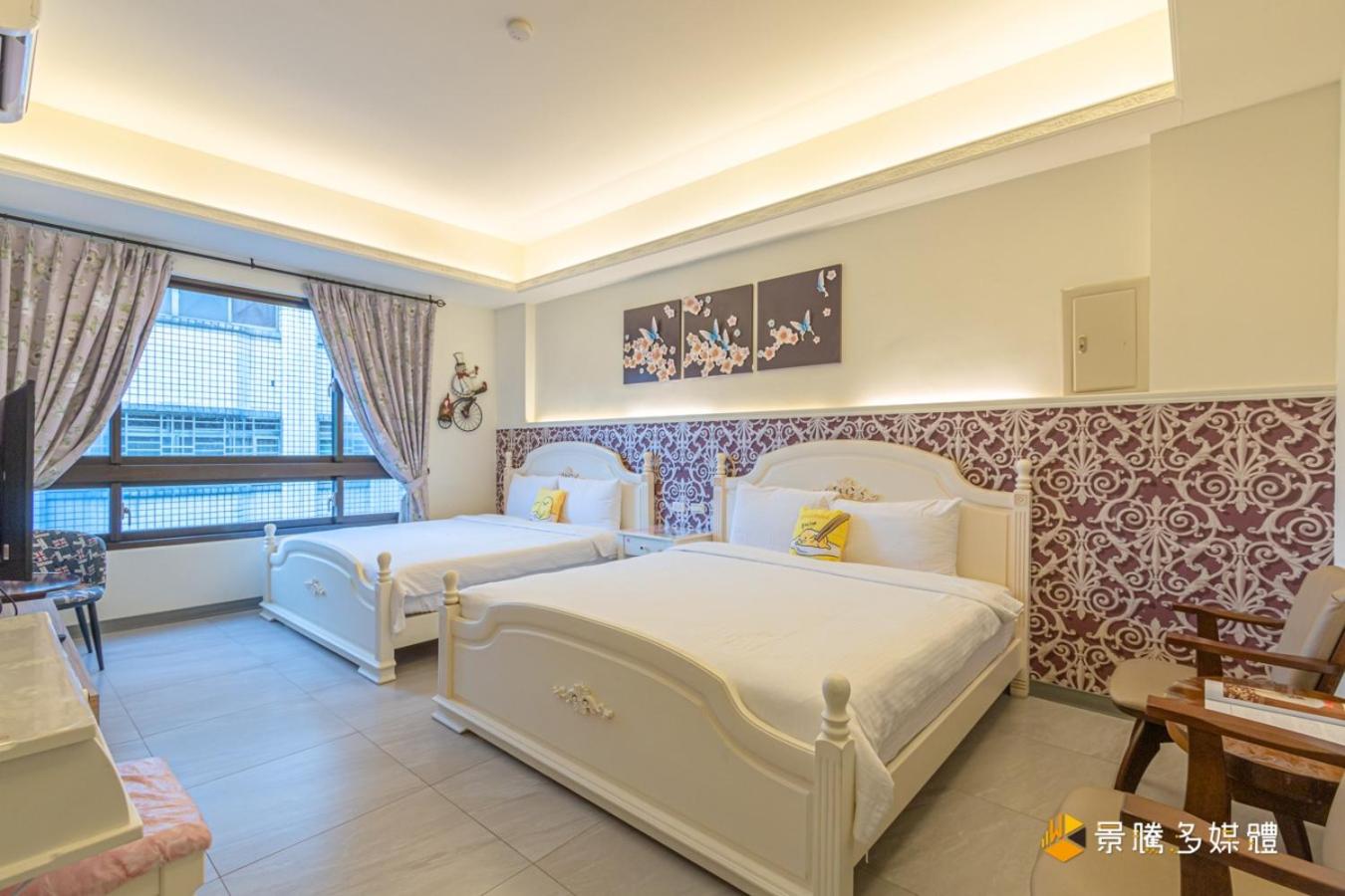 Deluxe Quadruple Room with Private Bathroom