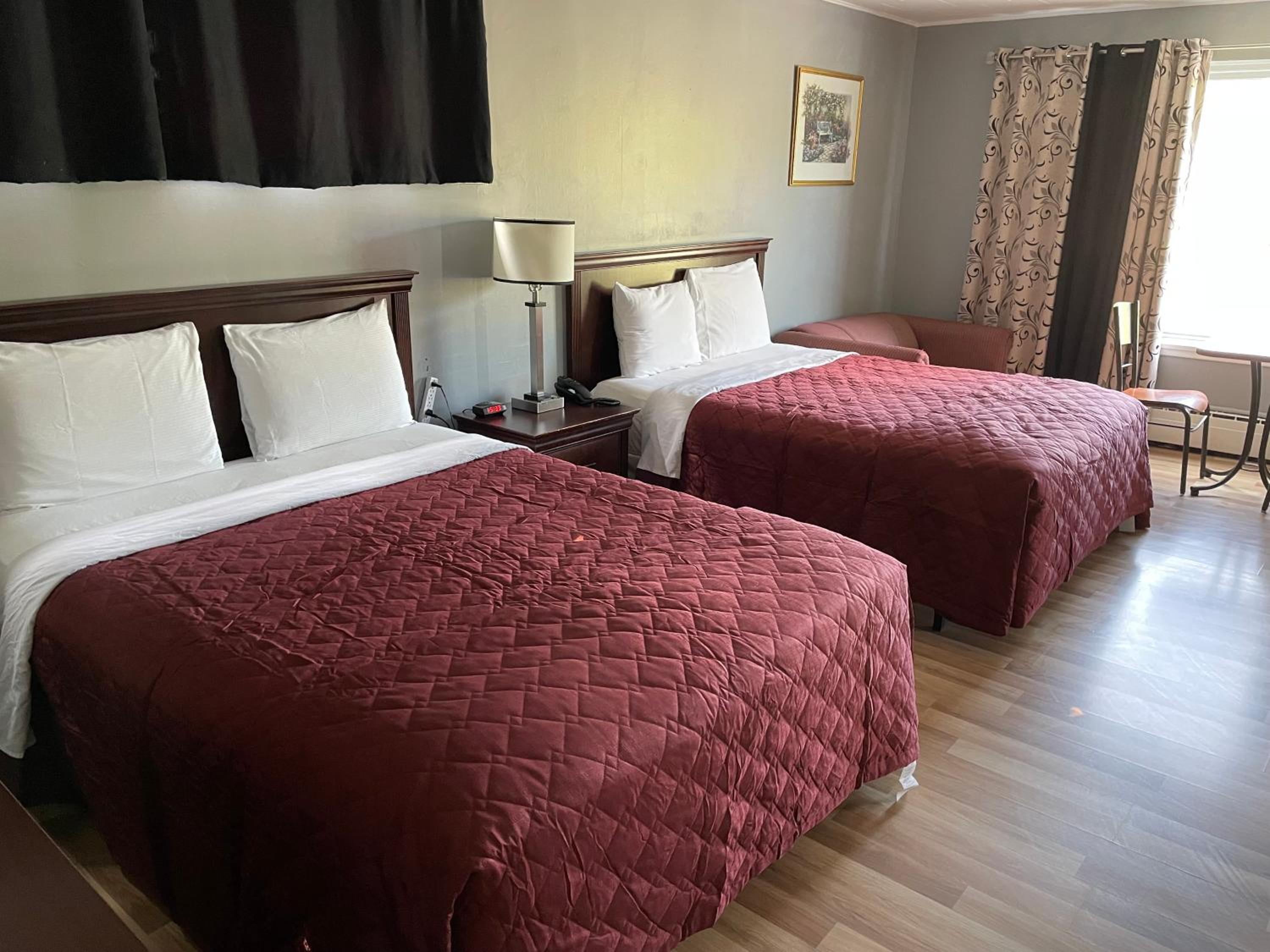 Deluxe Triple Room - Photo 10