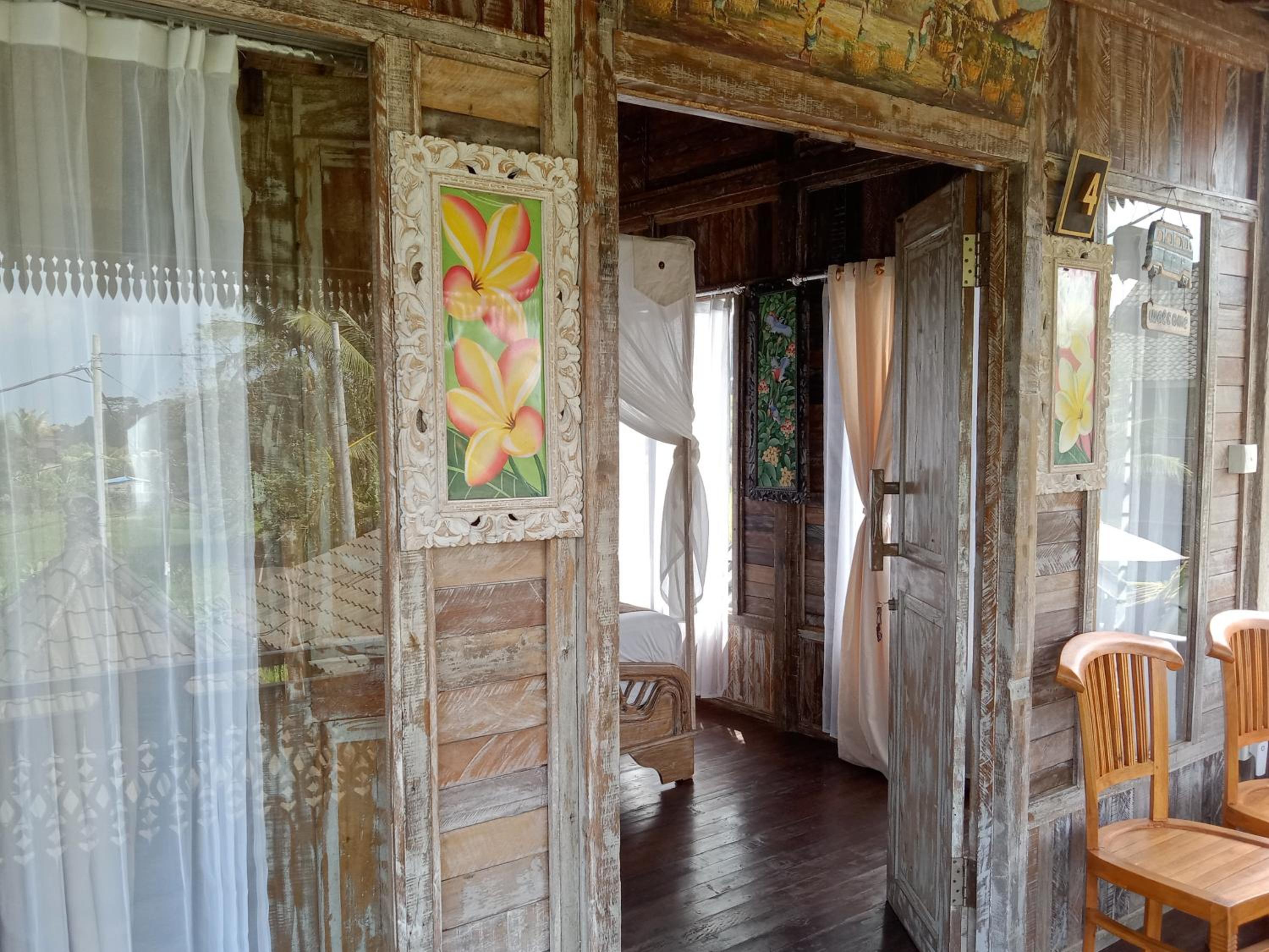 Bungalow with Patio - Photo 3