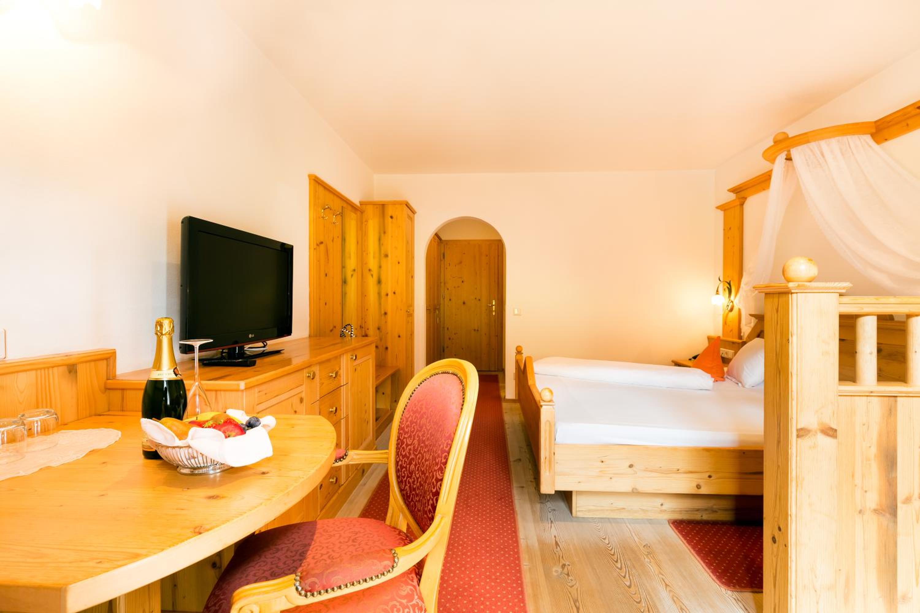 Deluxe Double Room with Balcony photo 1