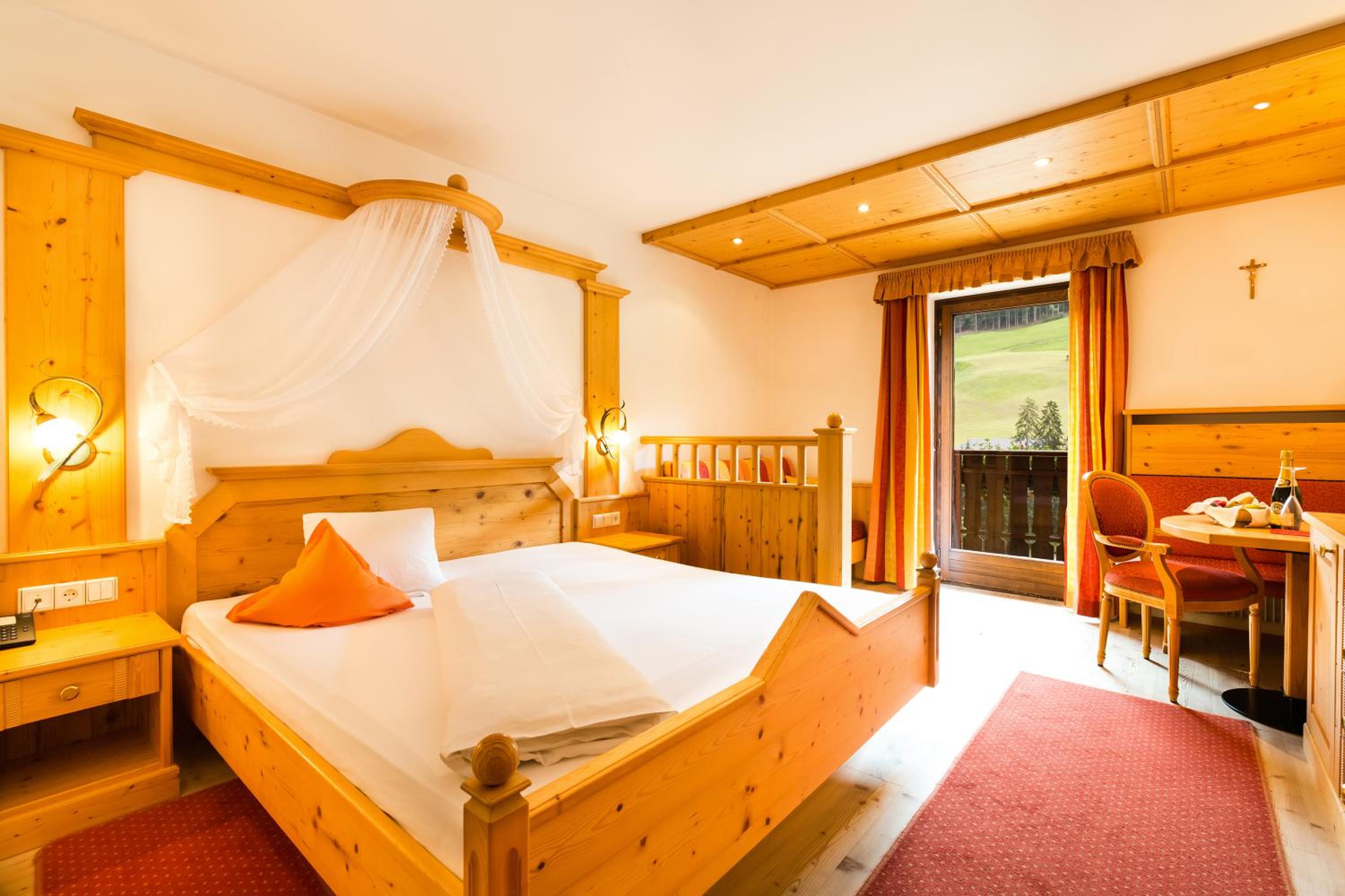 Deluxe Double Room with Balcony photo 2