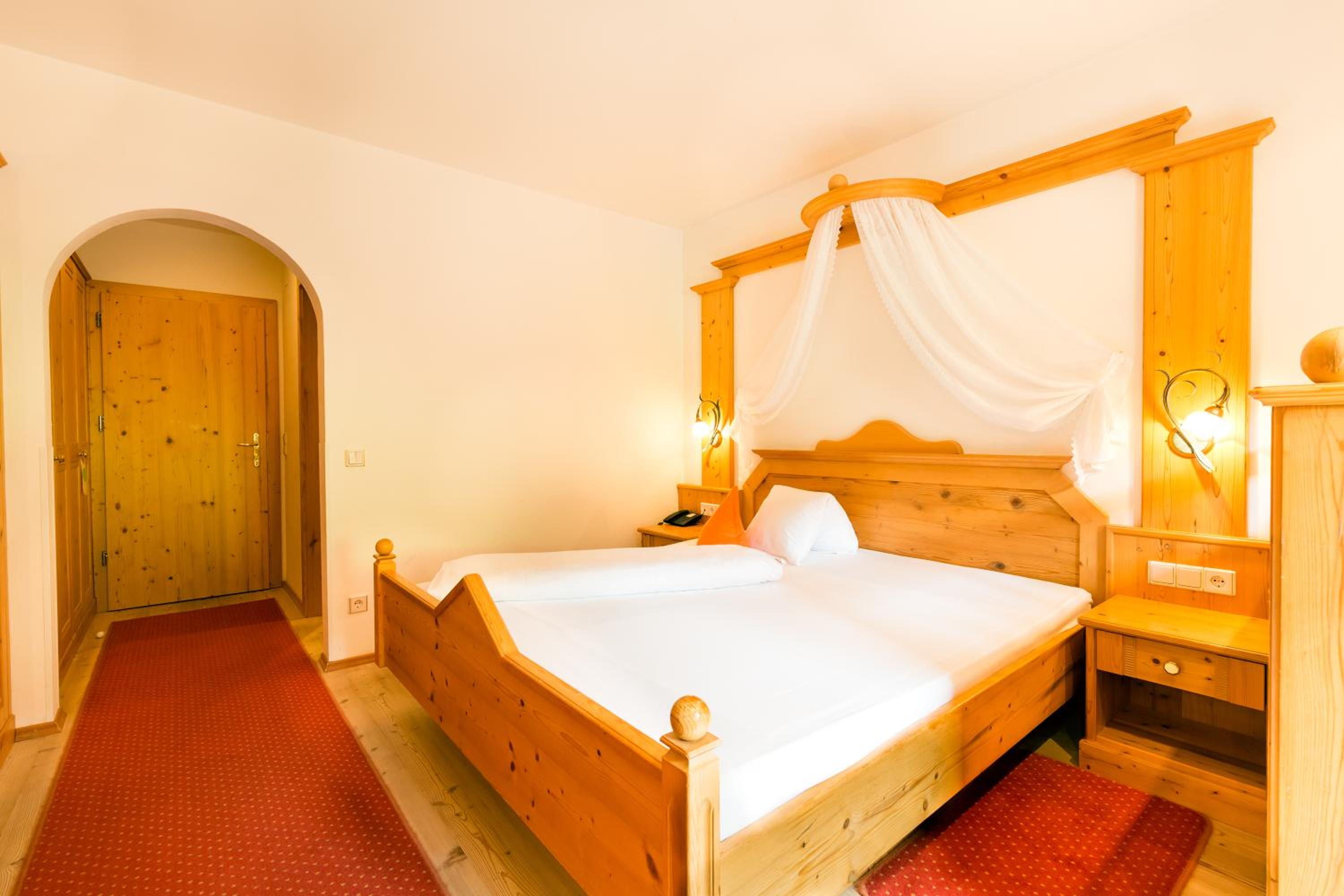 Budget Double Room with North Balcony  photo 3