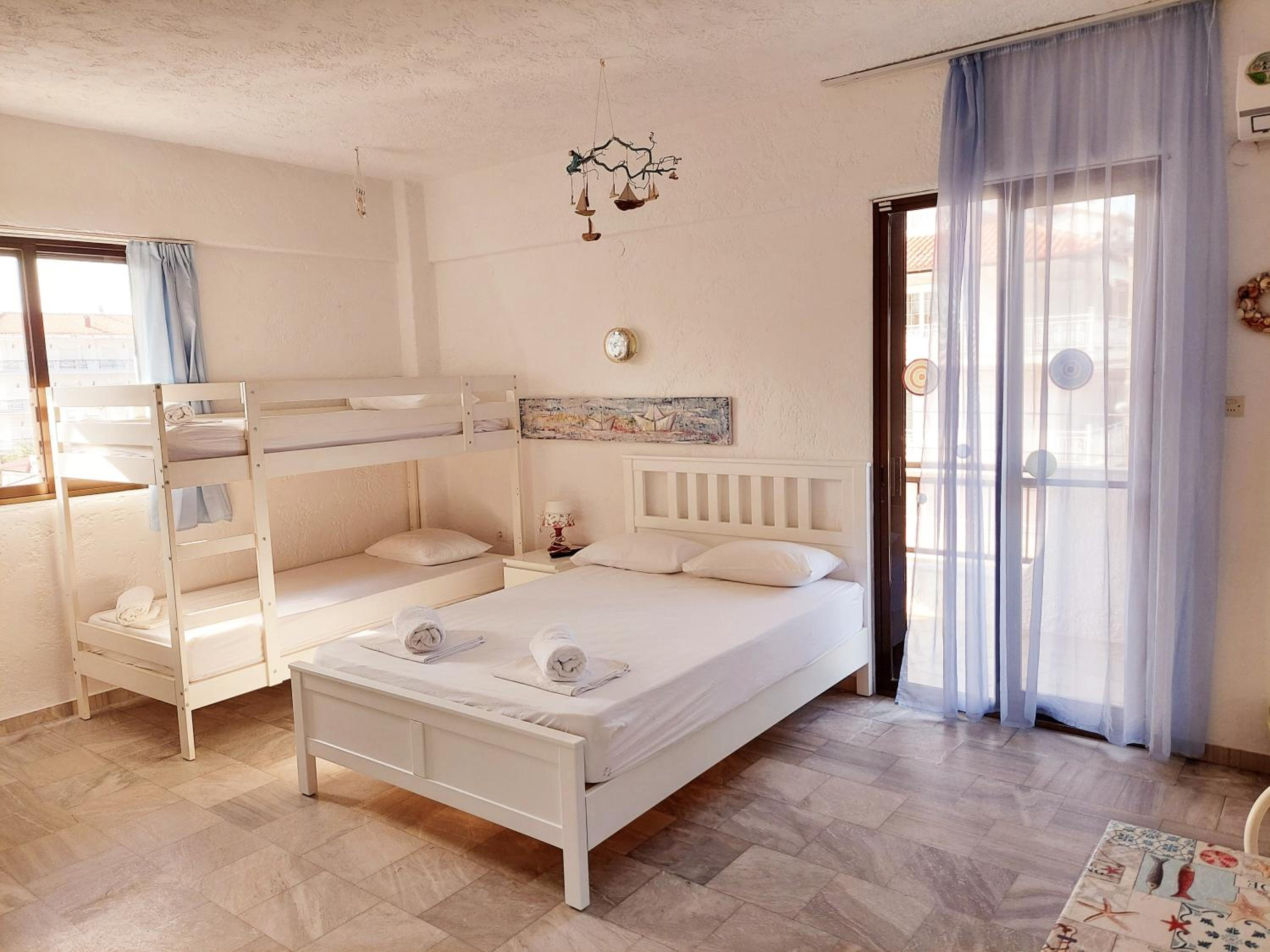 Premium Quadruple Room - Photo 14