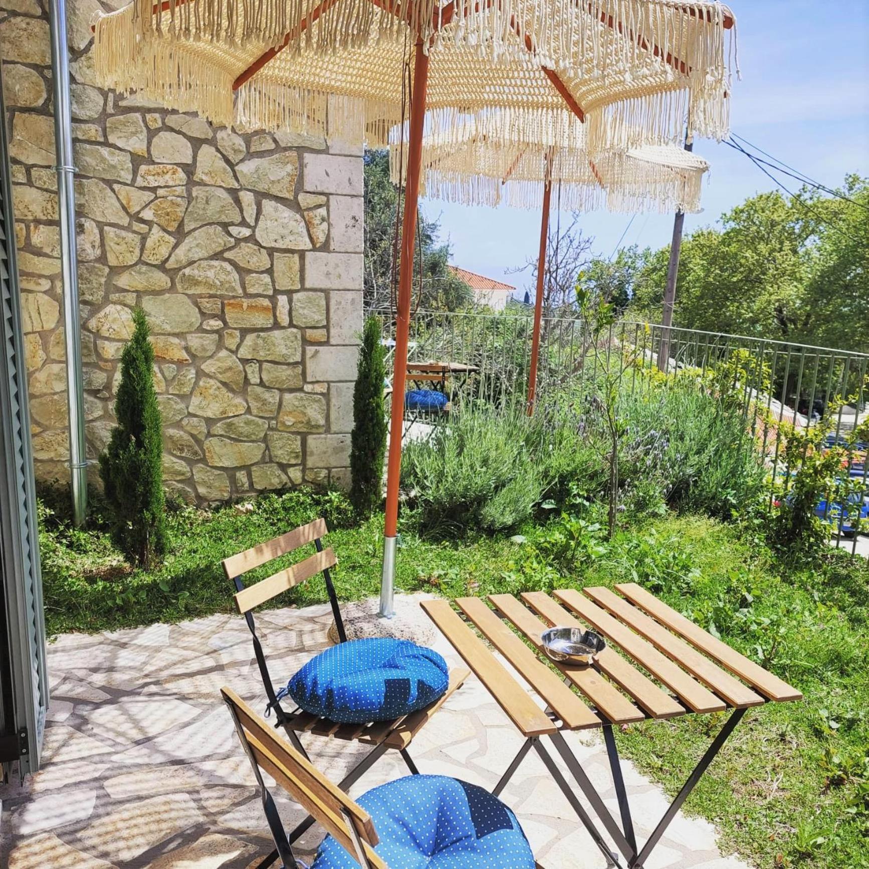 Deluxe Double Room with Balcony - Photo 11