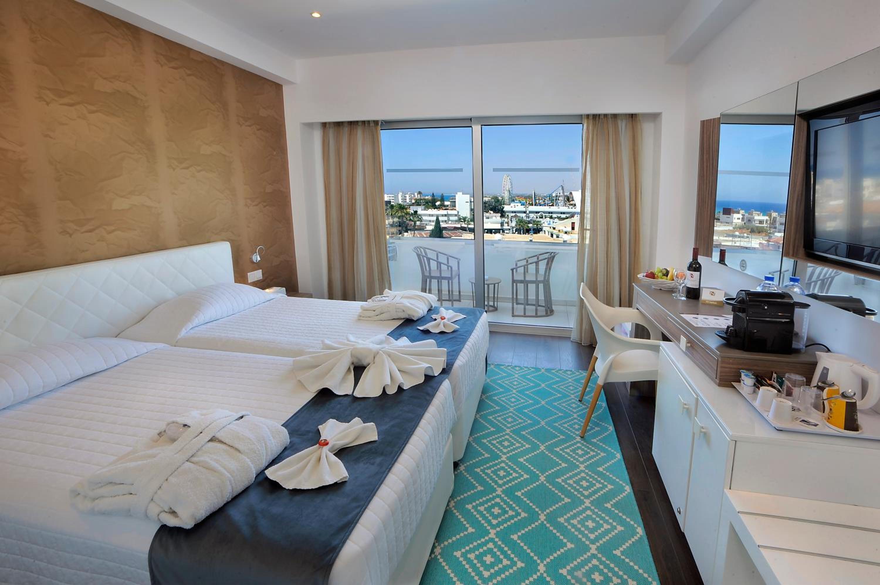 Deluxe Room - Photo 1