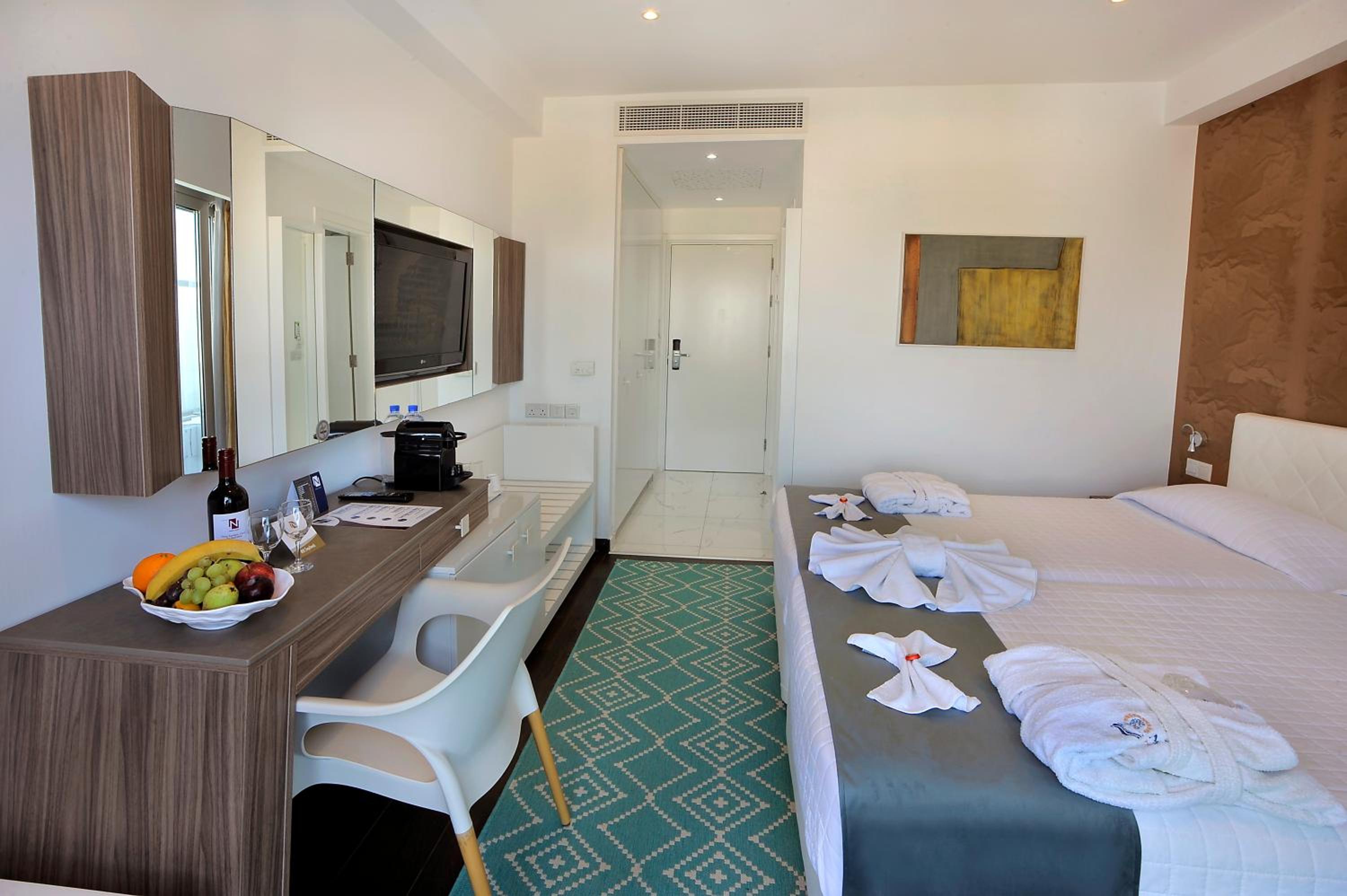 Deluxe Room - Photo 4