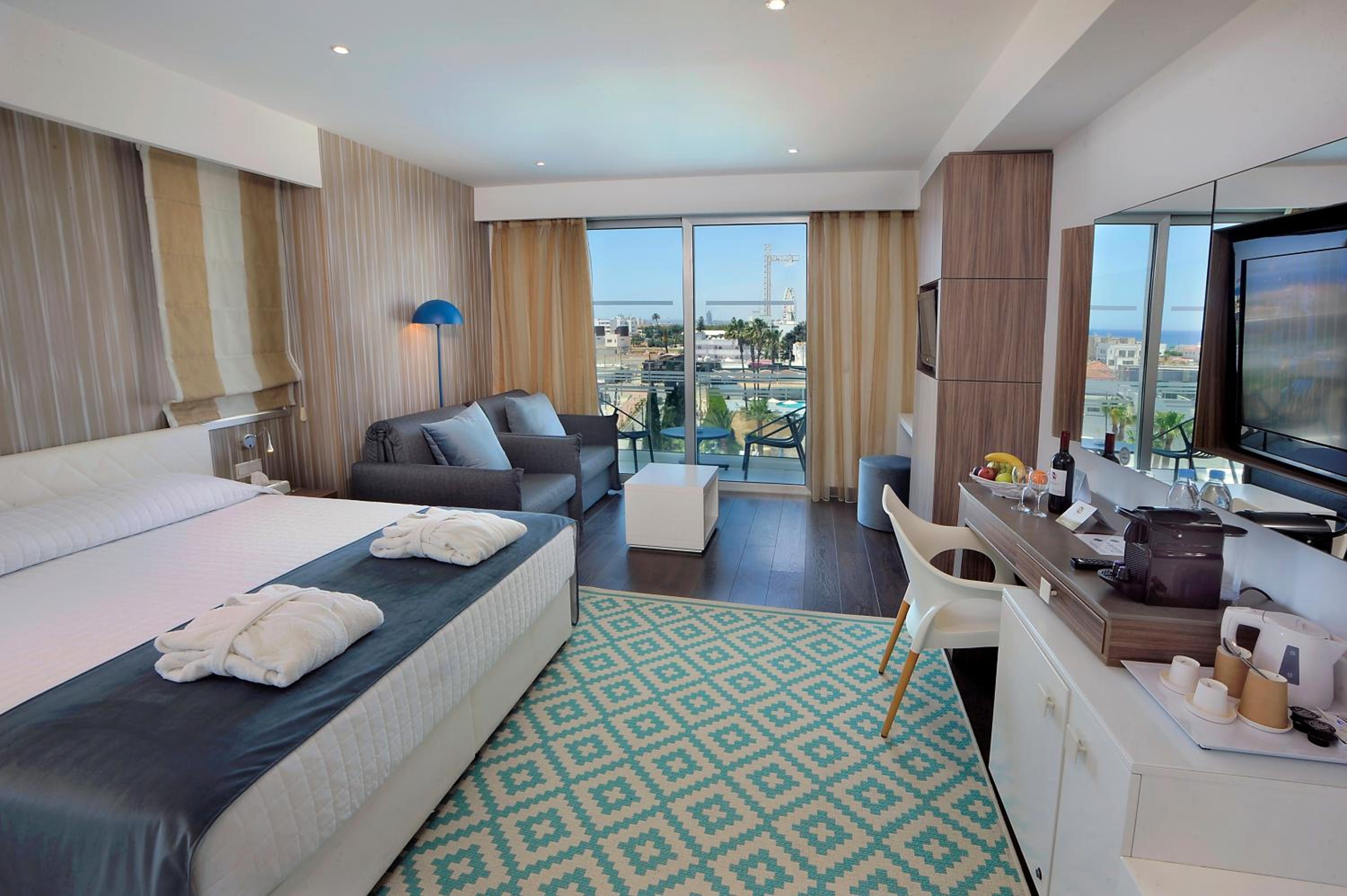 Family Junior Suite - Photo 1