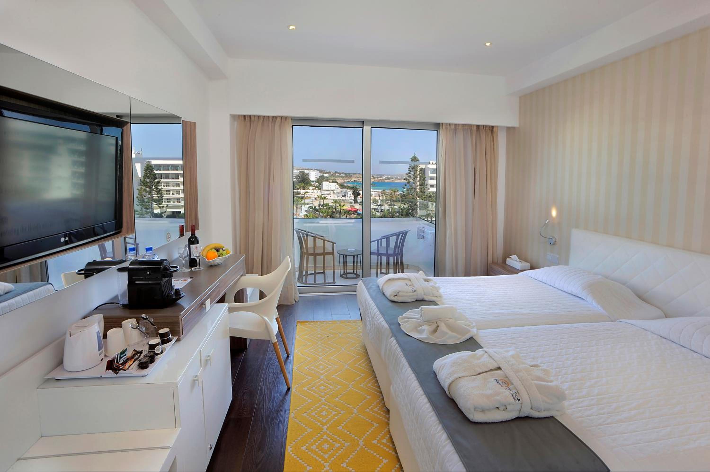 Deluxe Room - Photo 3