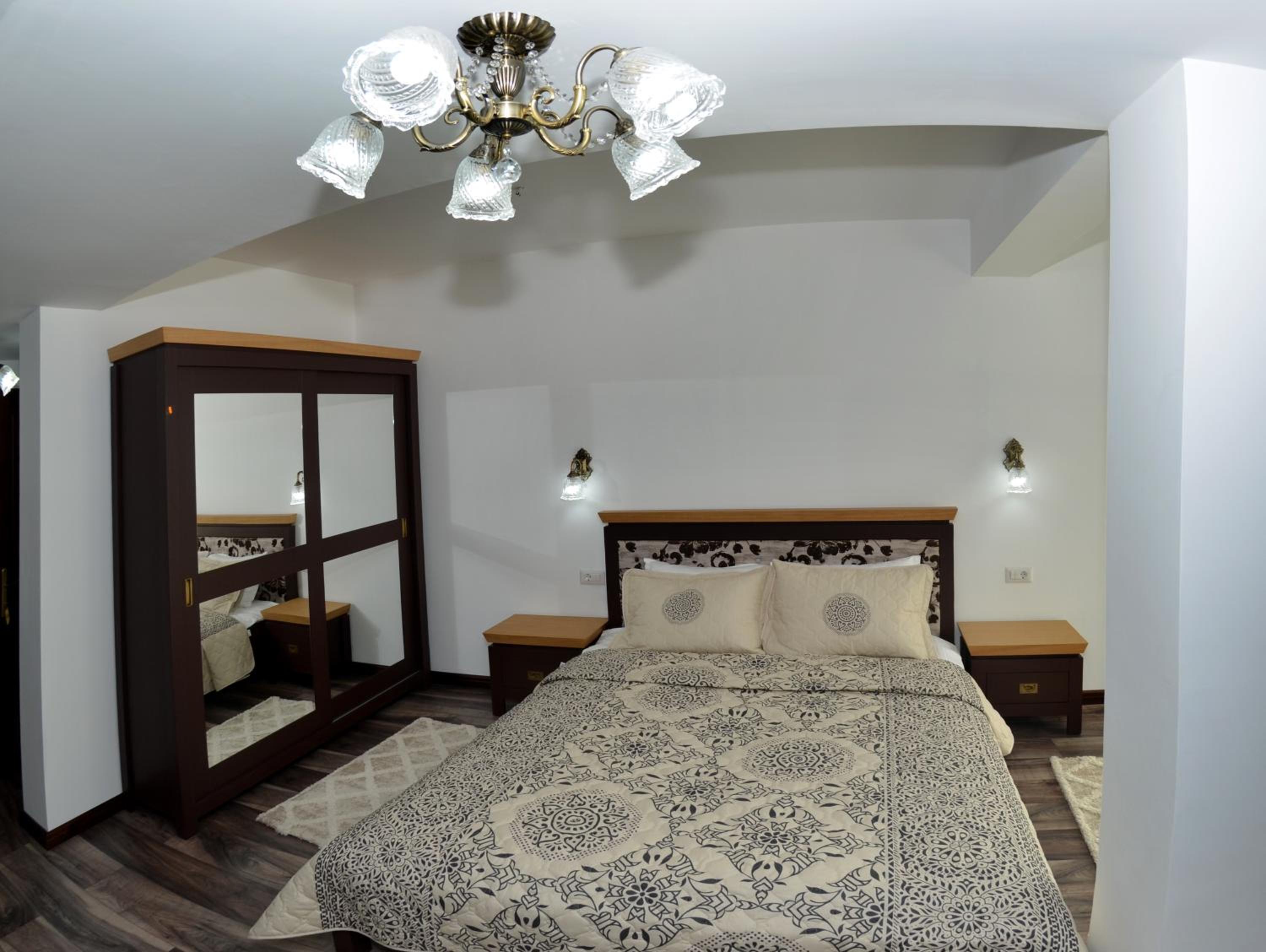 One-Bedroom Apartment - Photo 4