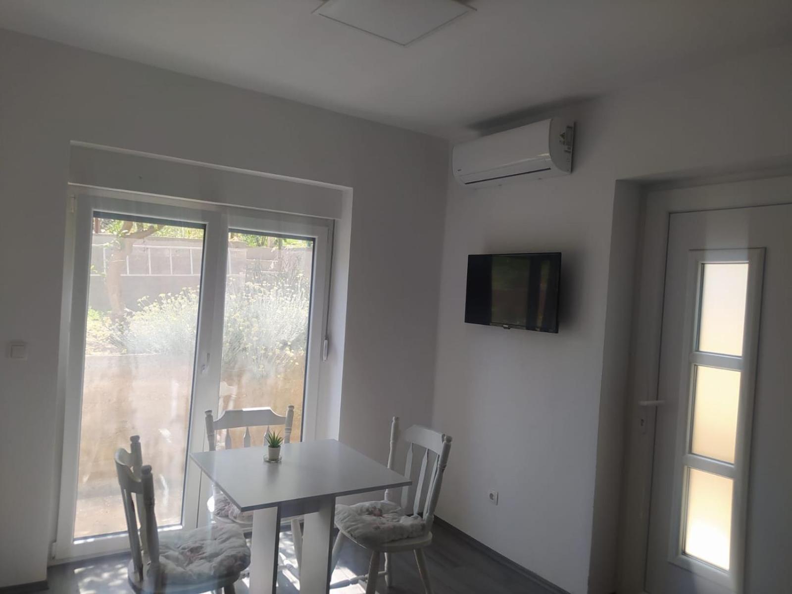 Apartment photo 2