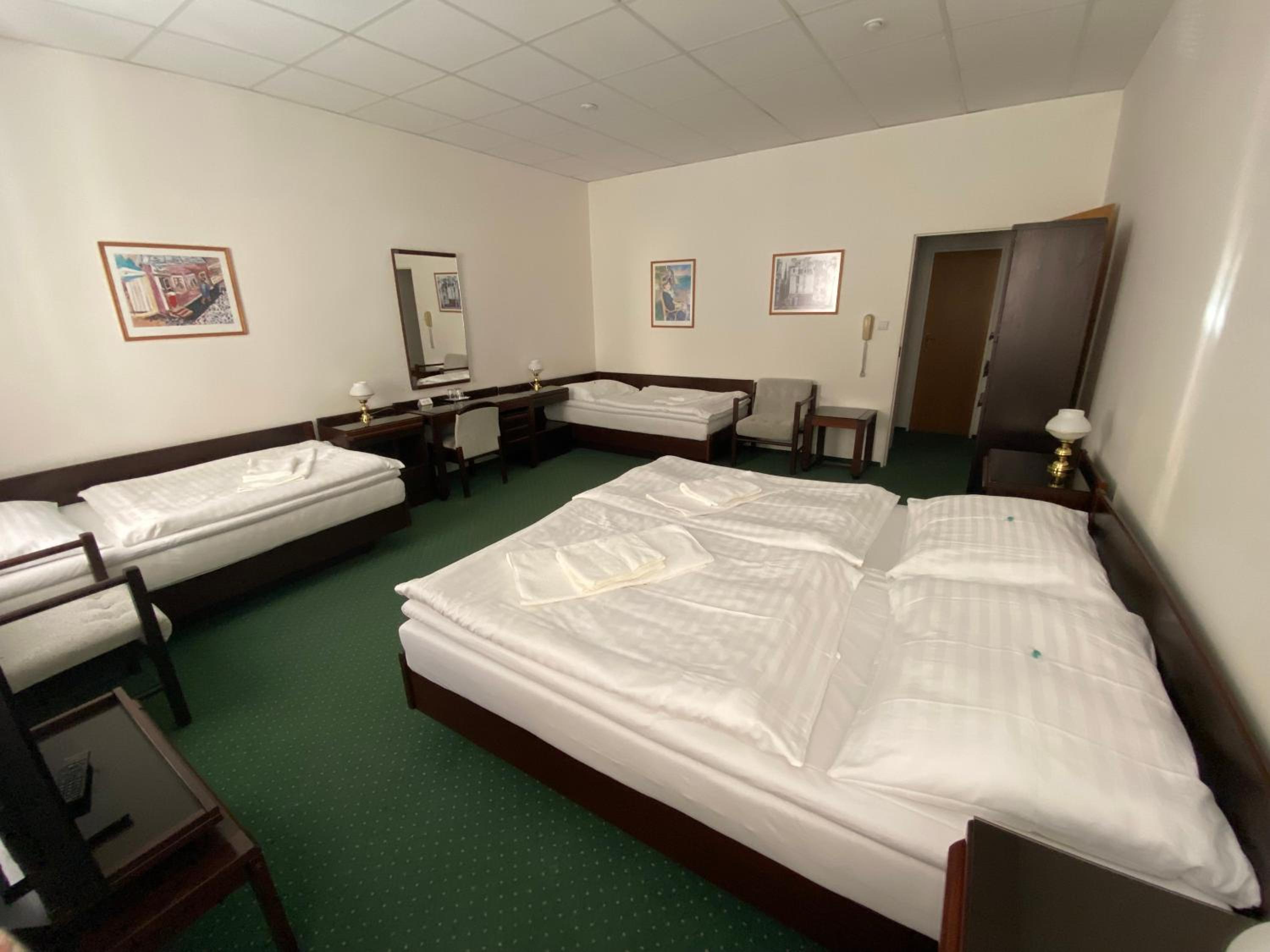 Quadruple Room - Photo 10