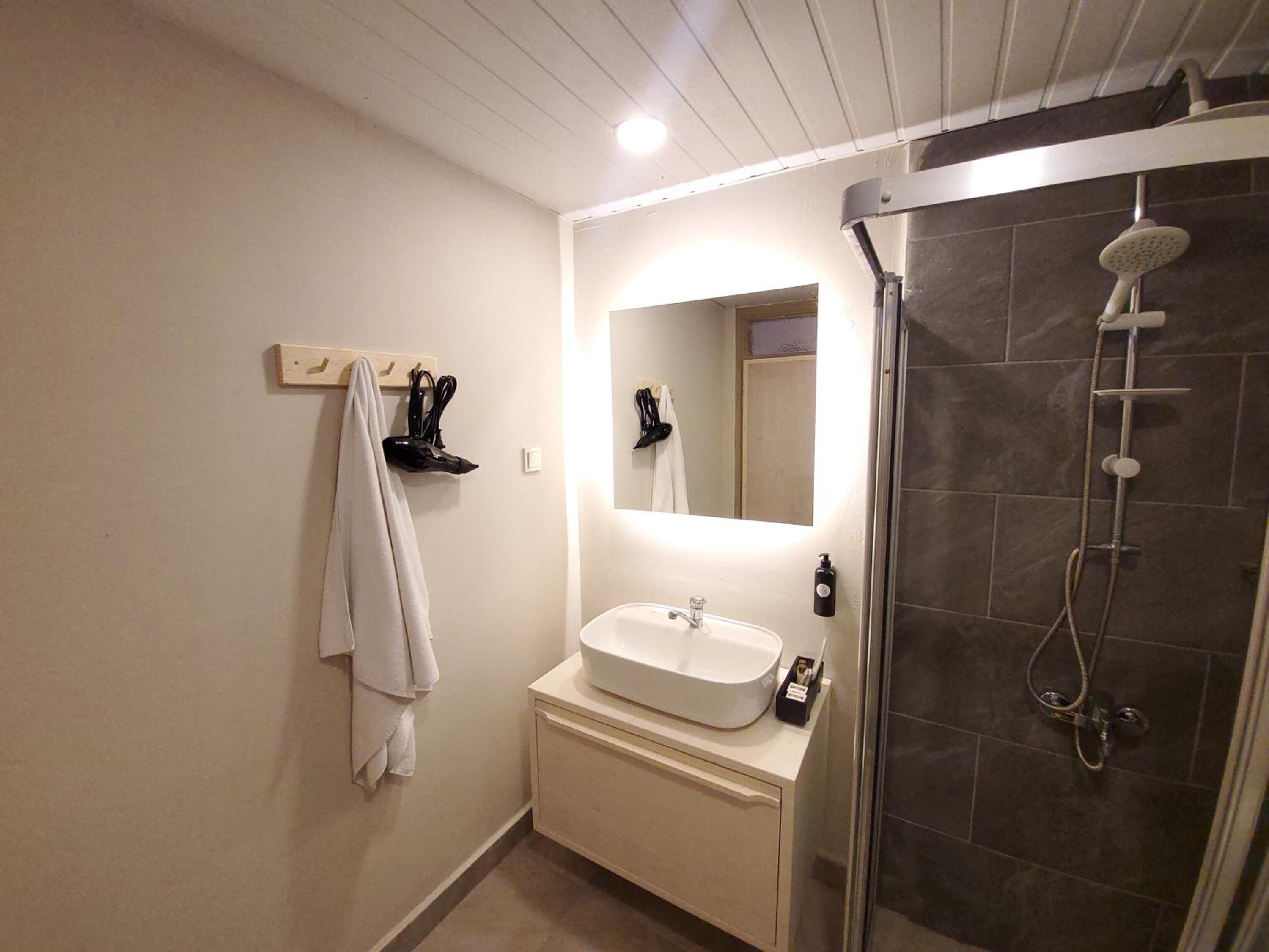 Double or Twin Room - Photo 2
