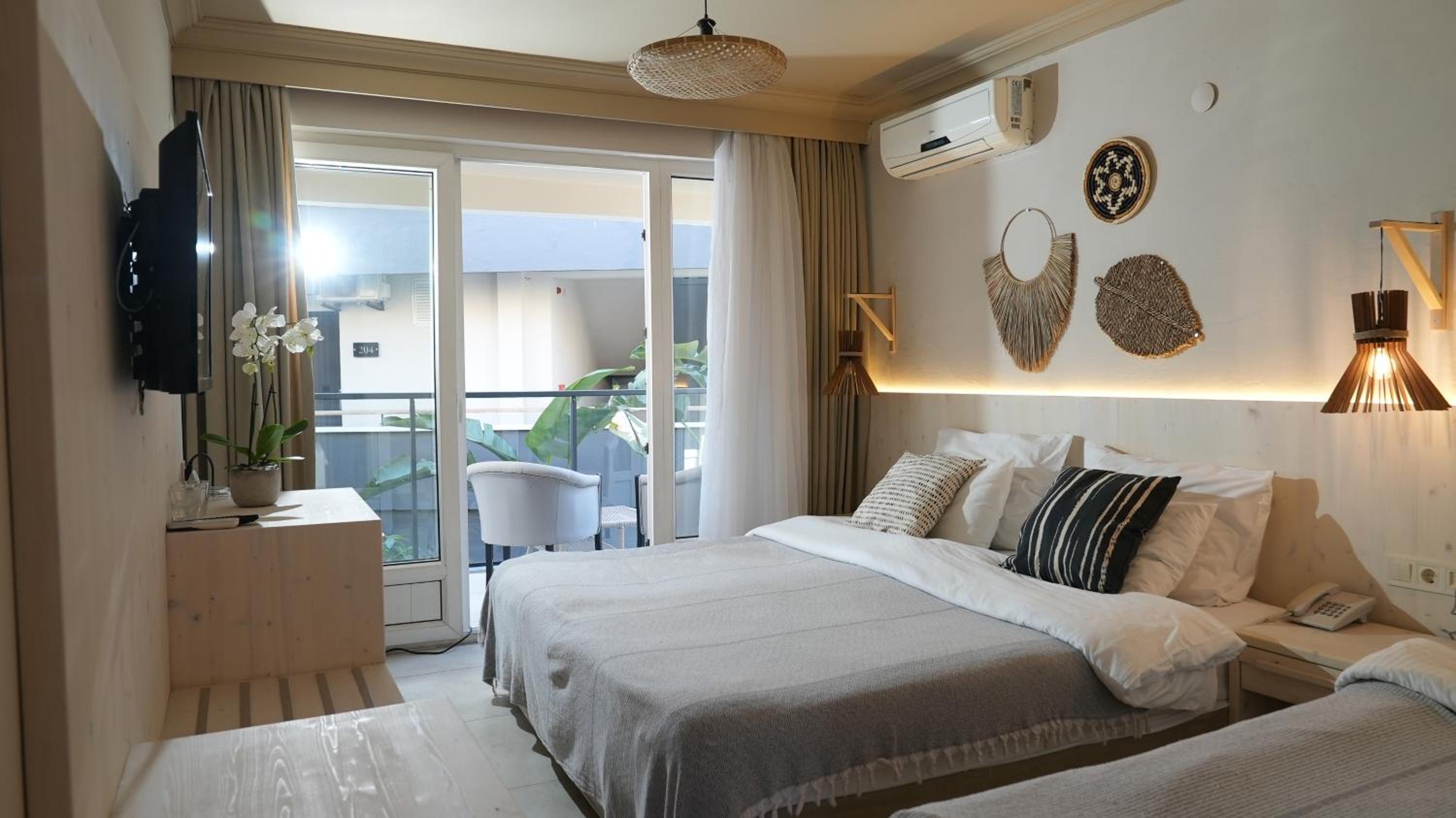 Double or Twin Room - Photo 5