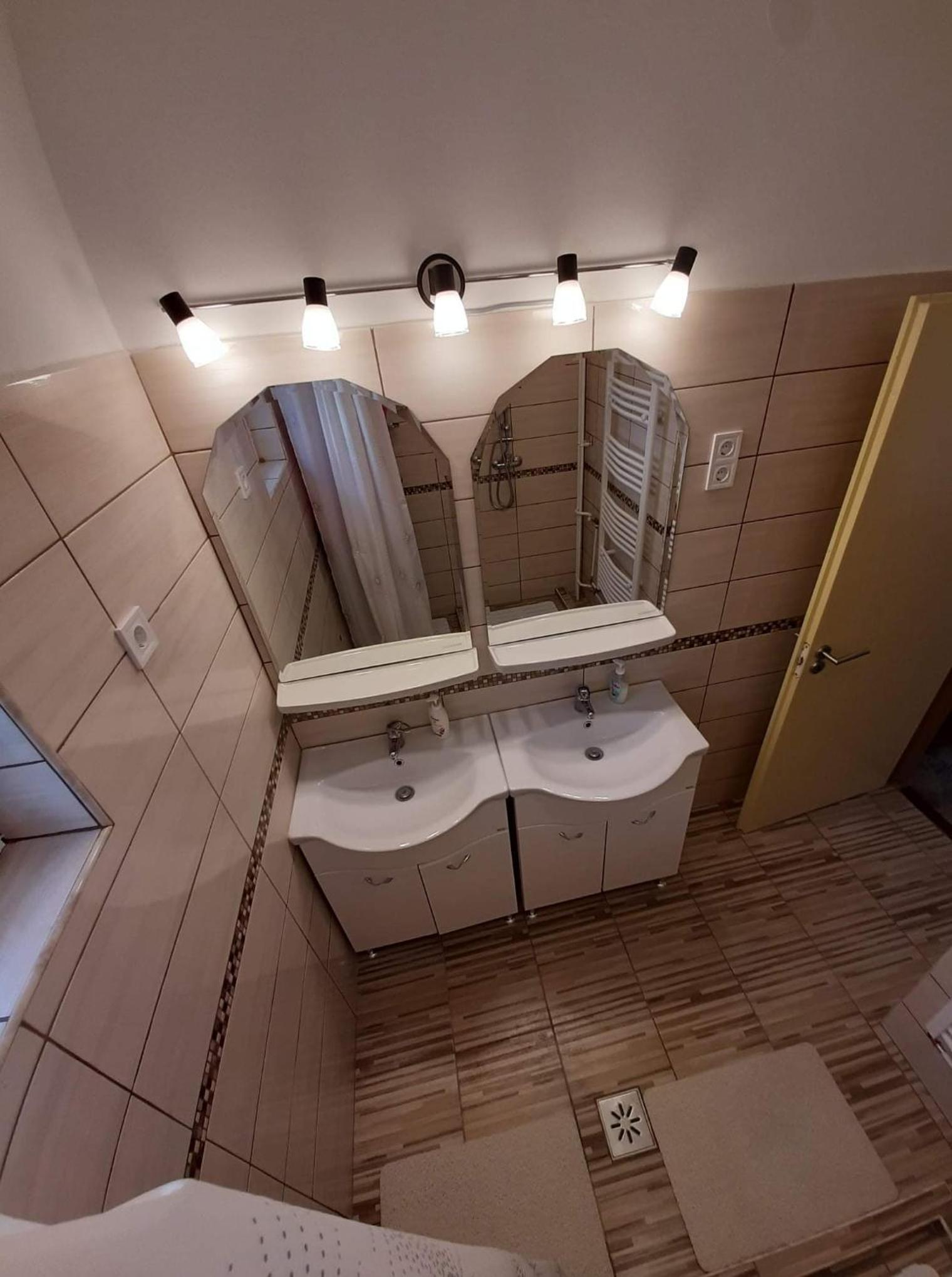 Quadruple Room - Photo 12