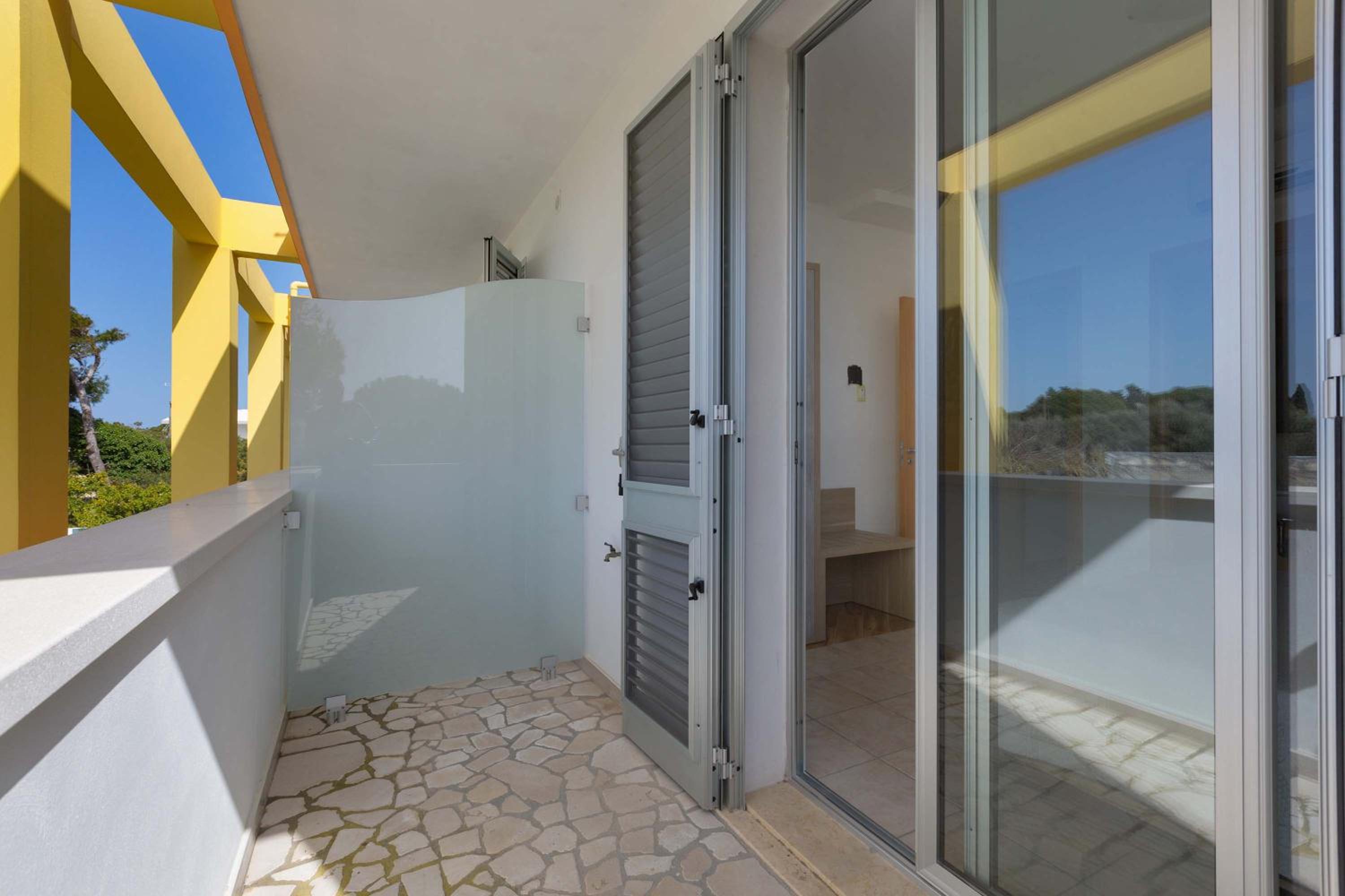 Two-Bedroom Apartment with Sea View photo 2