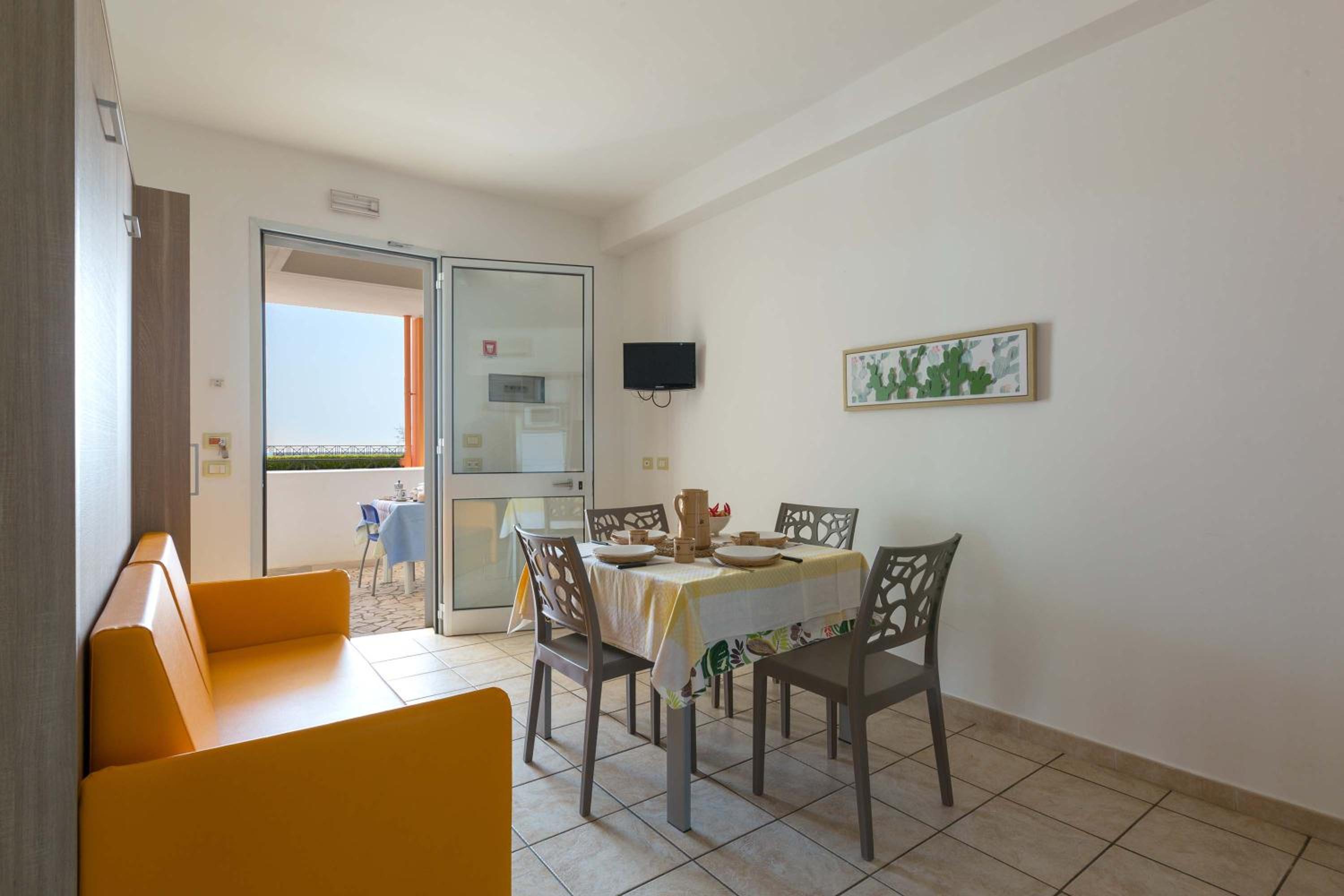 One-Bedroom Apartment with Sea View photo 3