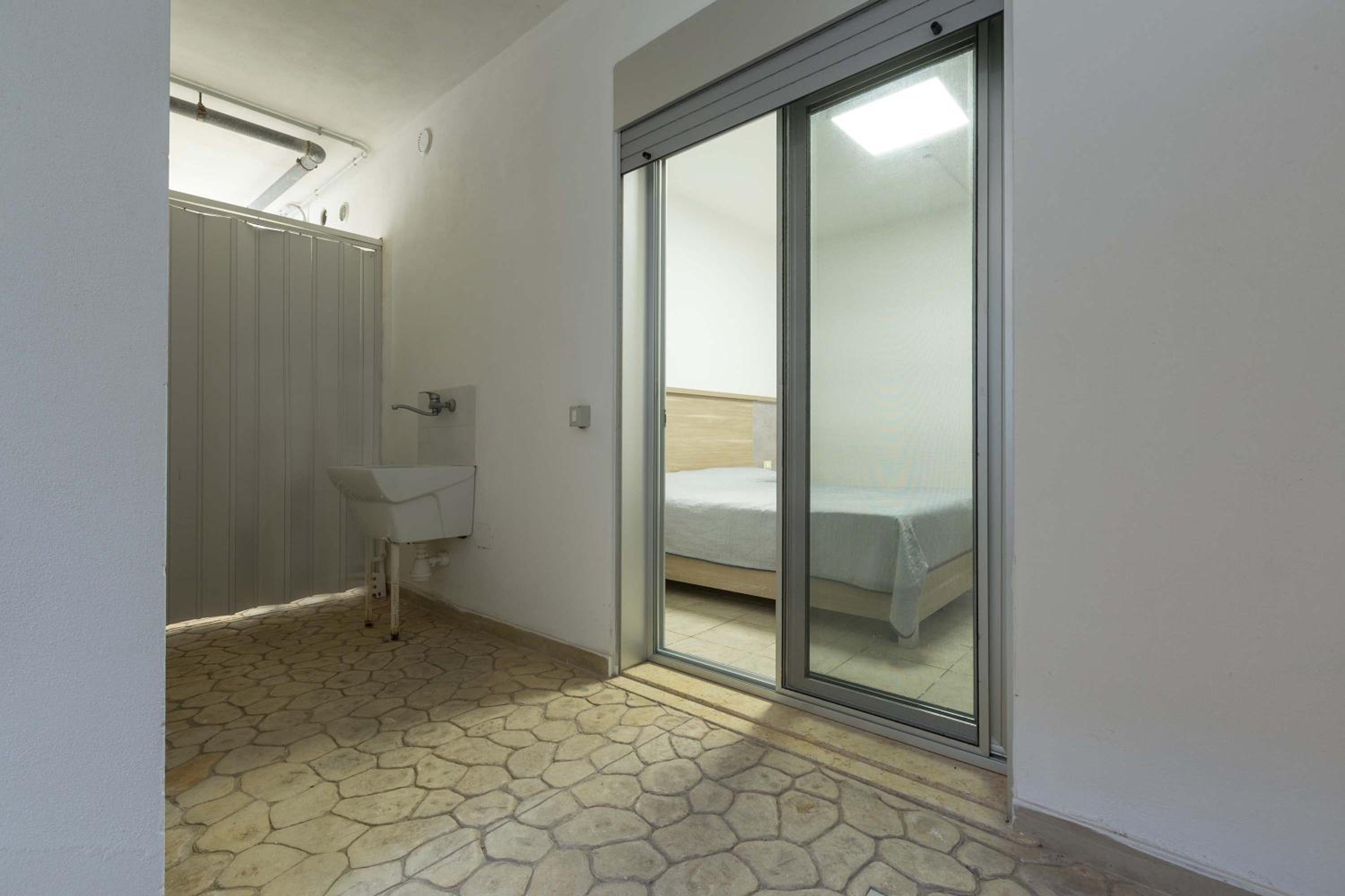 One-Bedroom Apartment - Basement photo 1