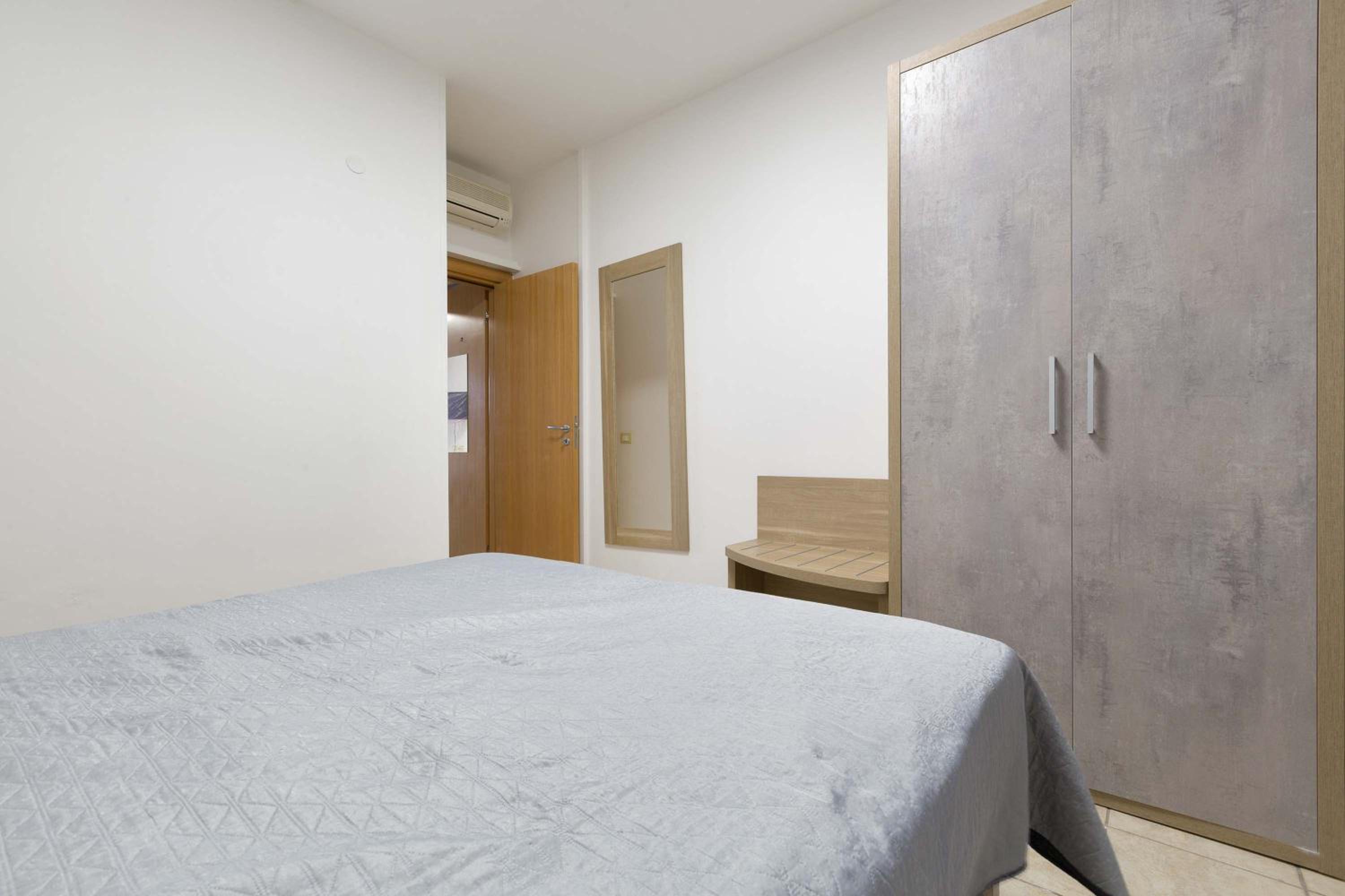 One-Bedroom Apartment - Basement photo 2