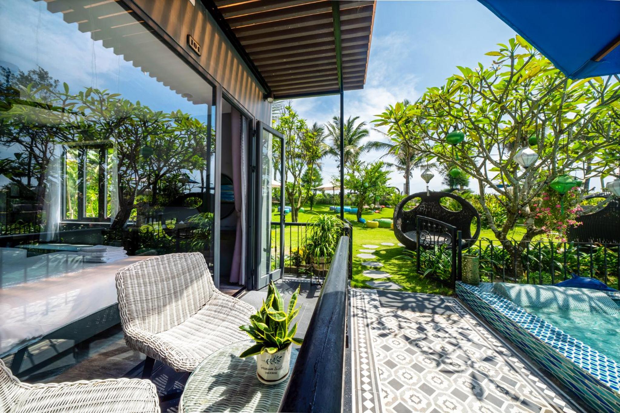 Family Room with Pool View - Photo 26