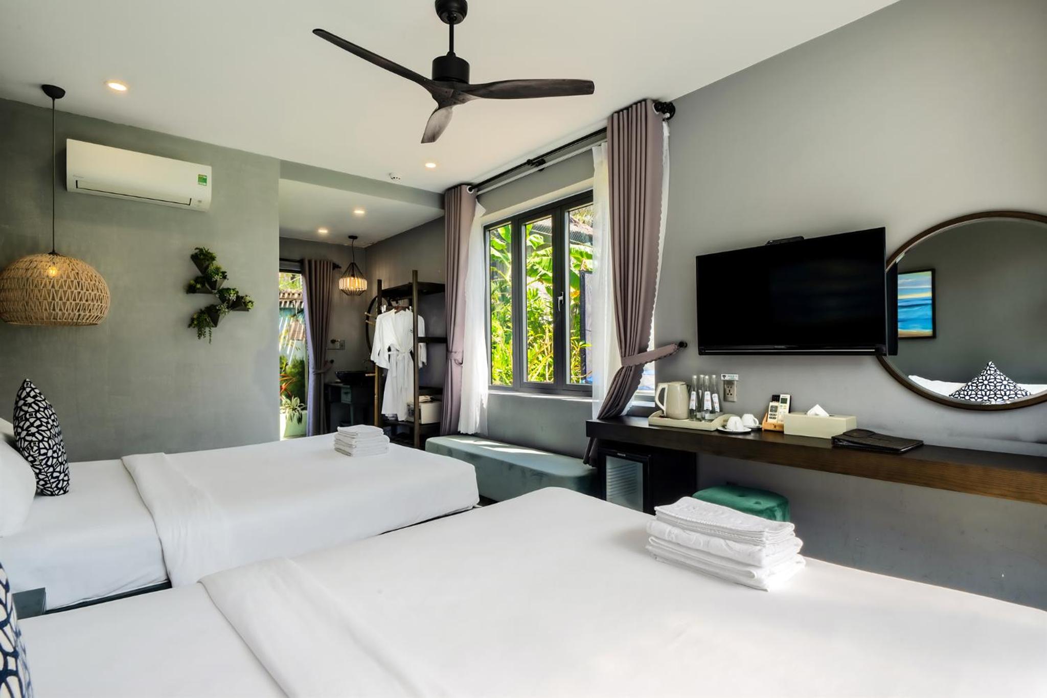 Family Room with Pool View - Photo 2