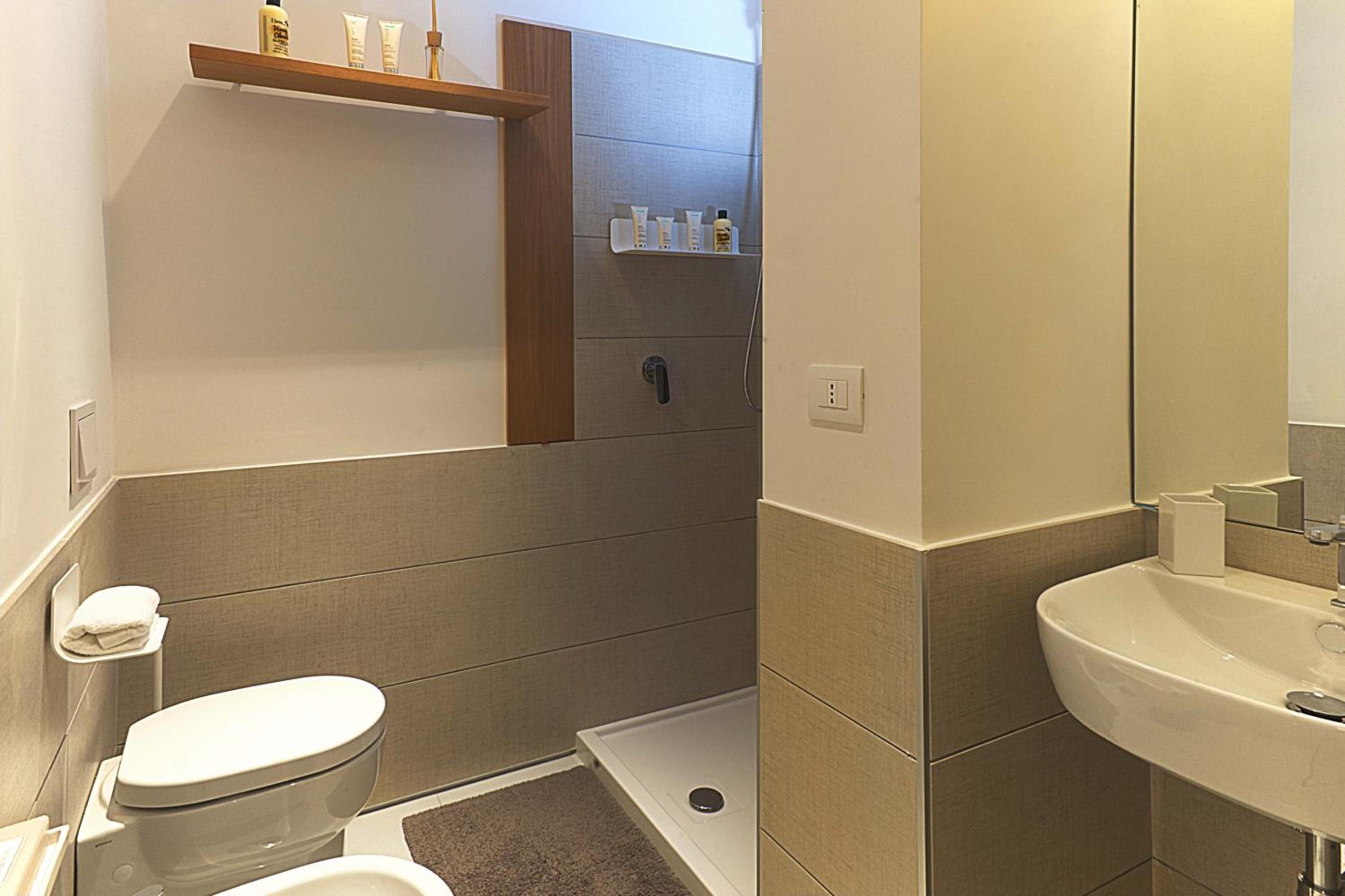 Double Room - Photo 6
