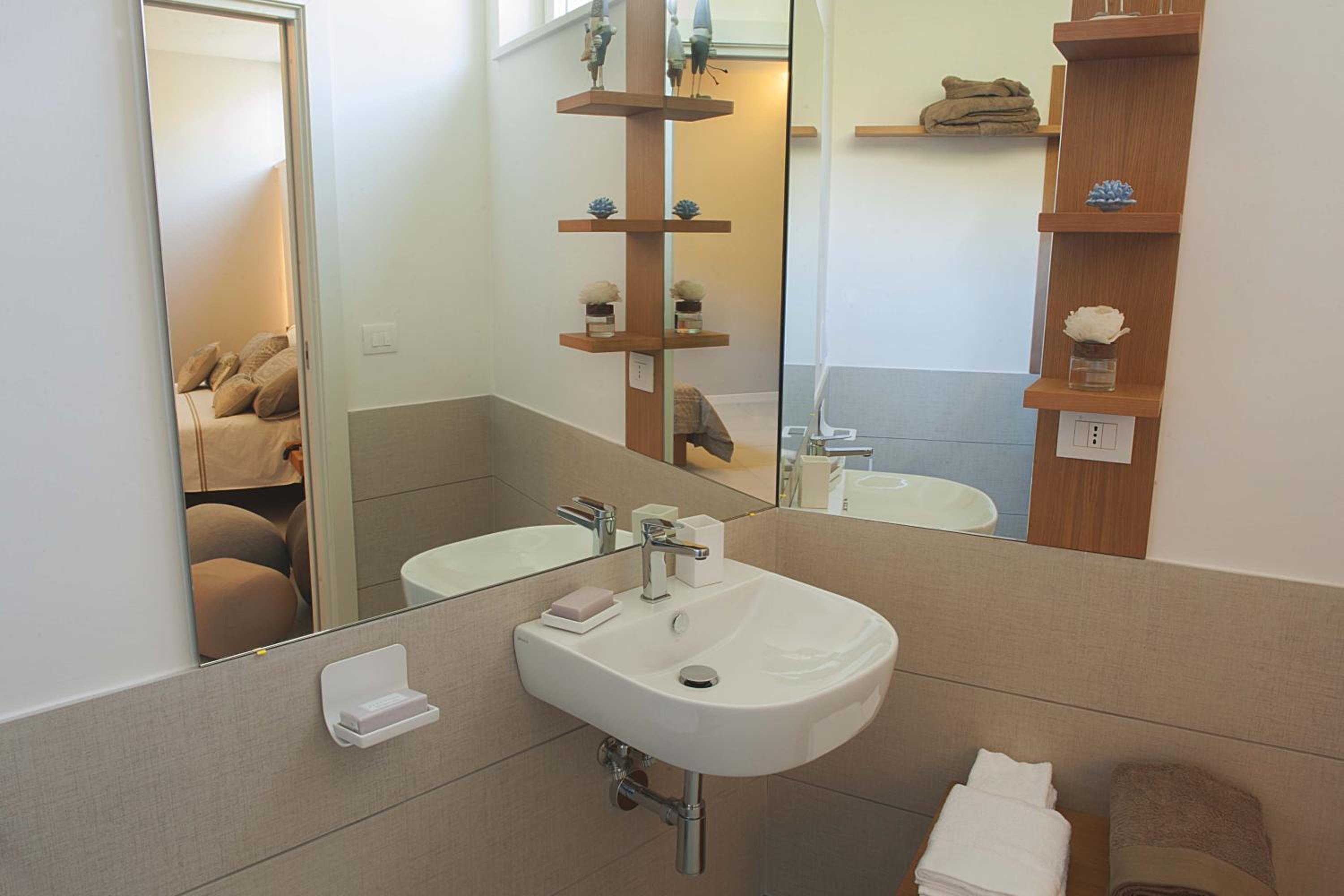 Double Room - Photo 7