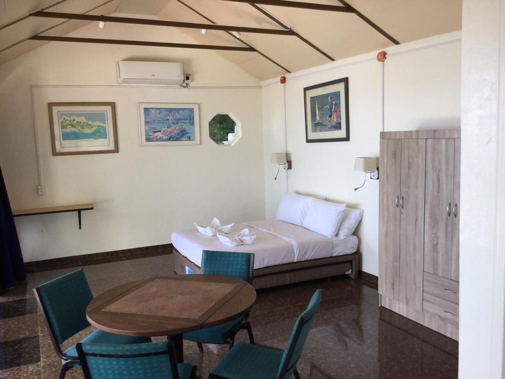 Bungalow - Water Front