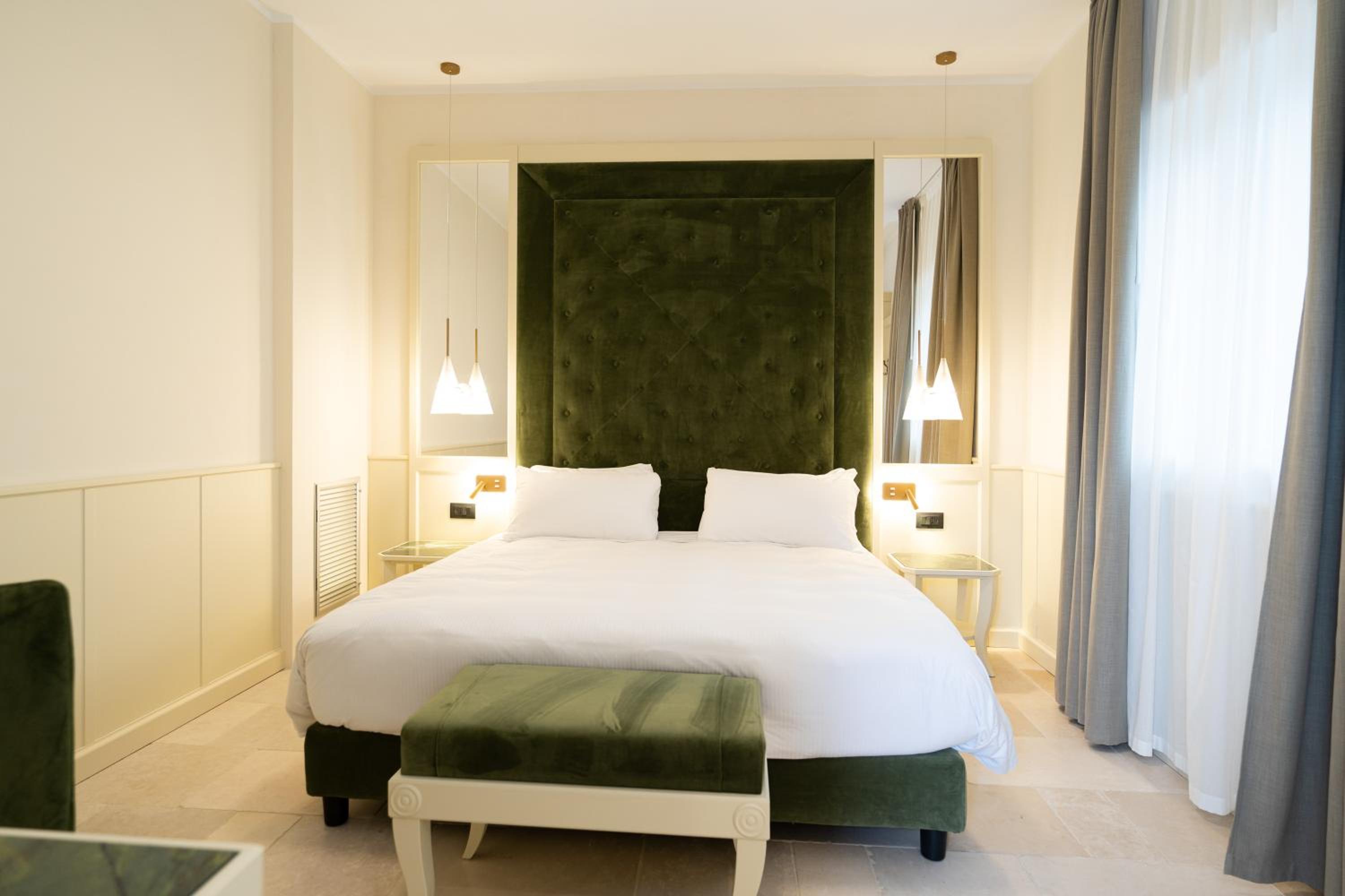 Double Room with Patio - Photo 10