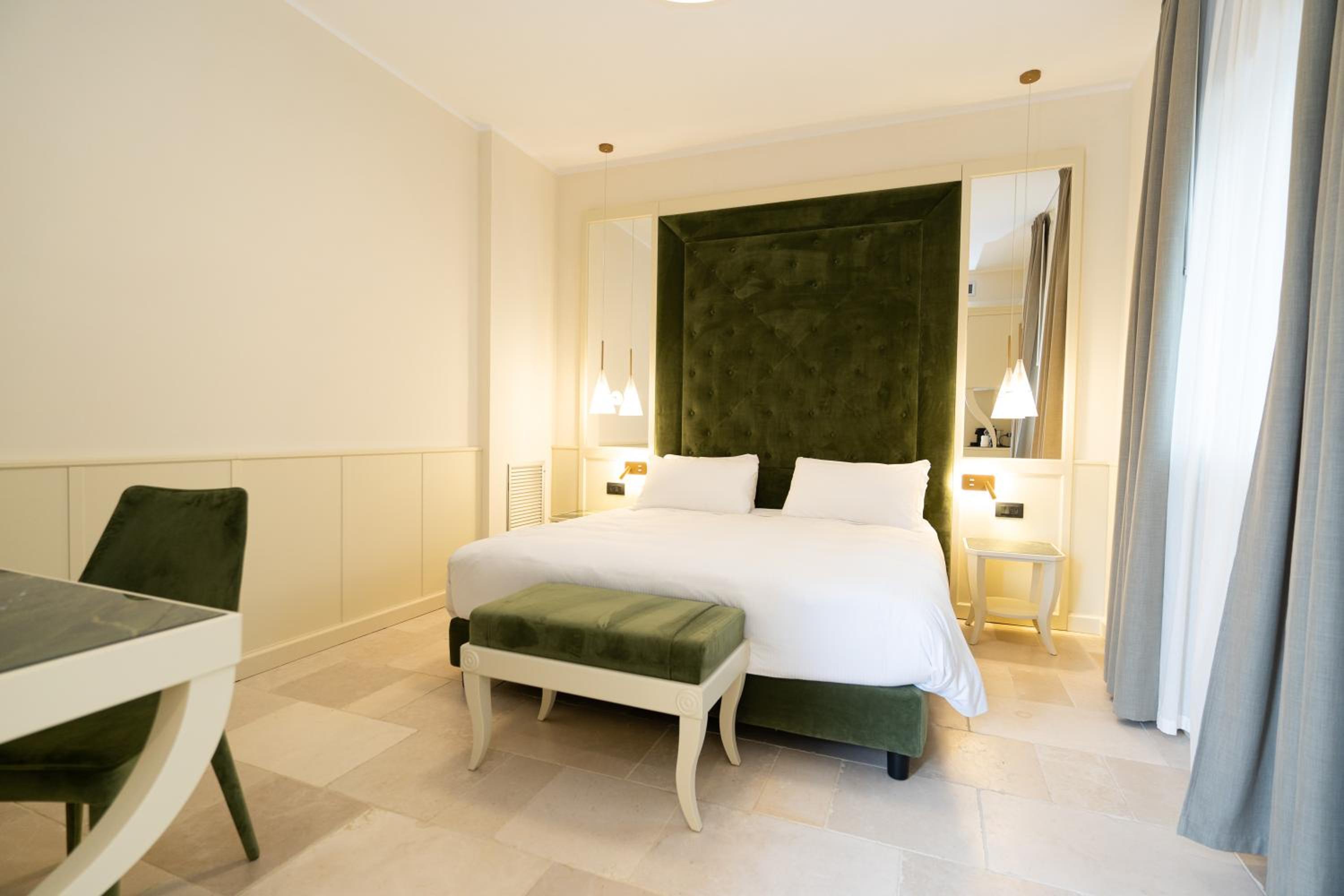 Double Room with Patio - Photo 14