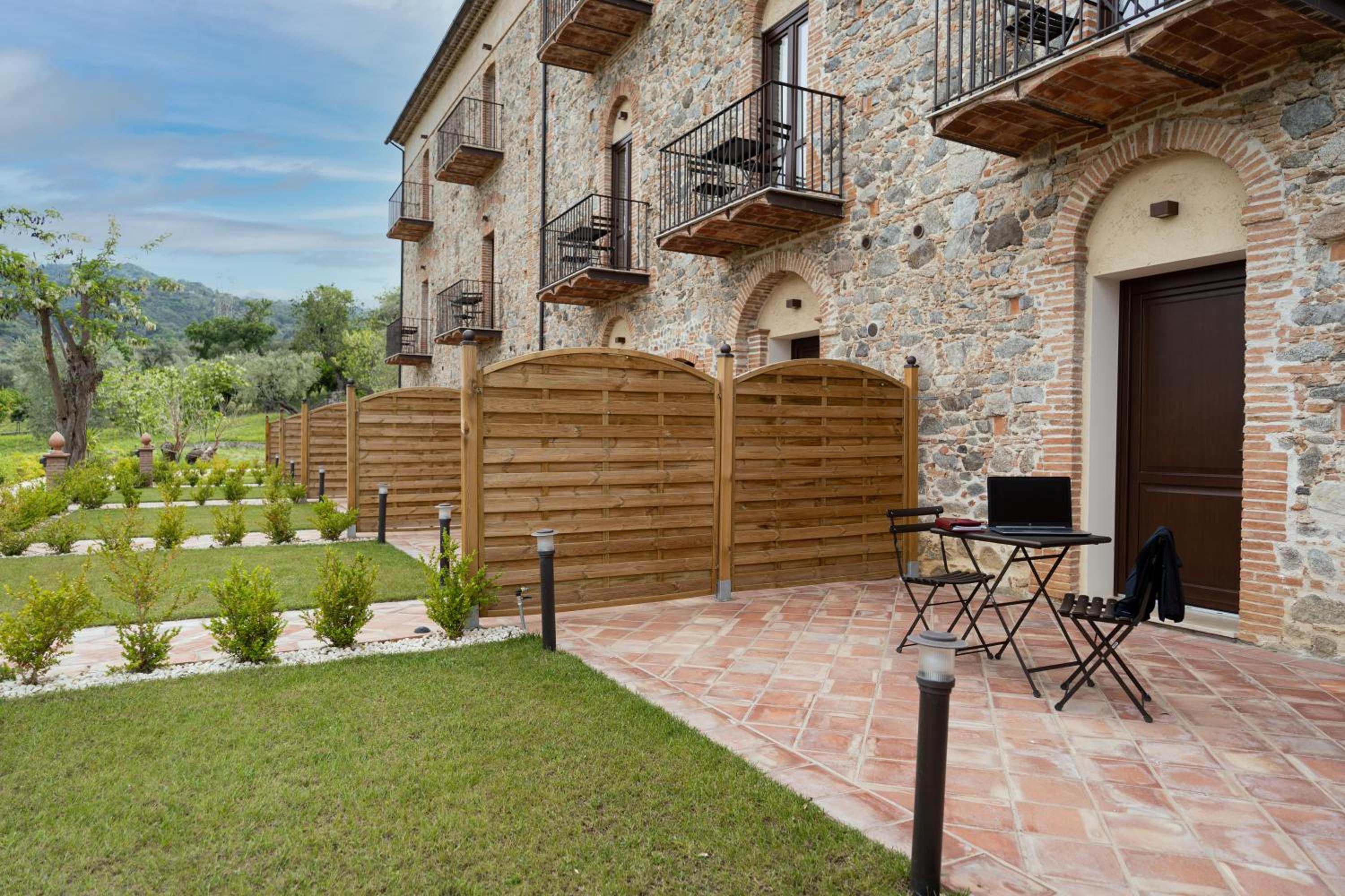 Double Room with Patio - Photo 5