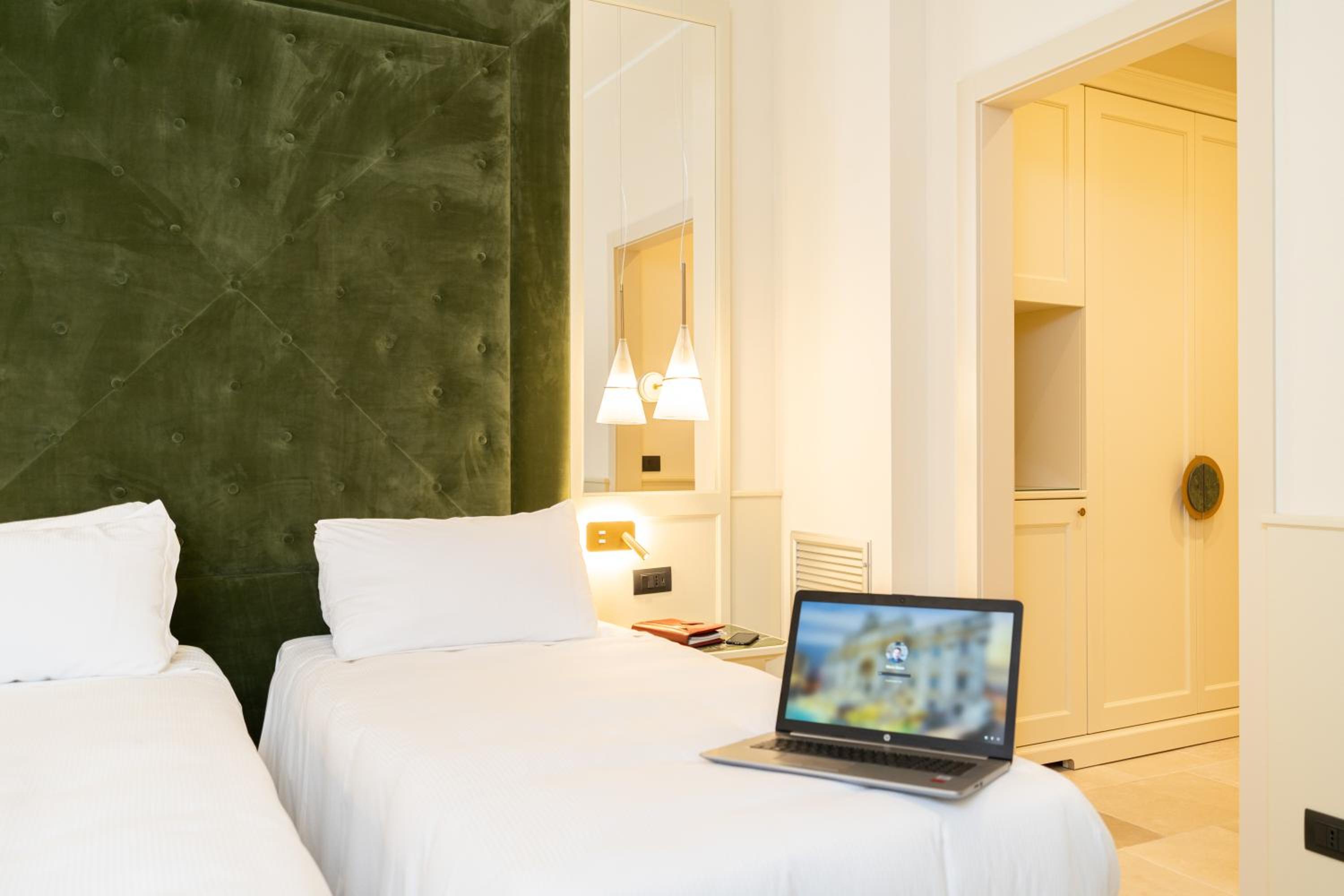 Double Room with Patio - Photo 3