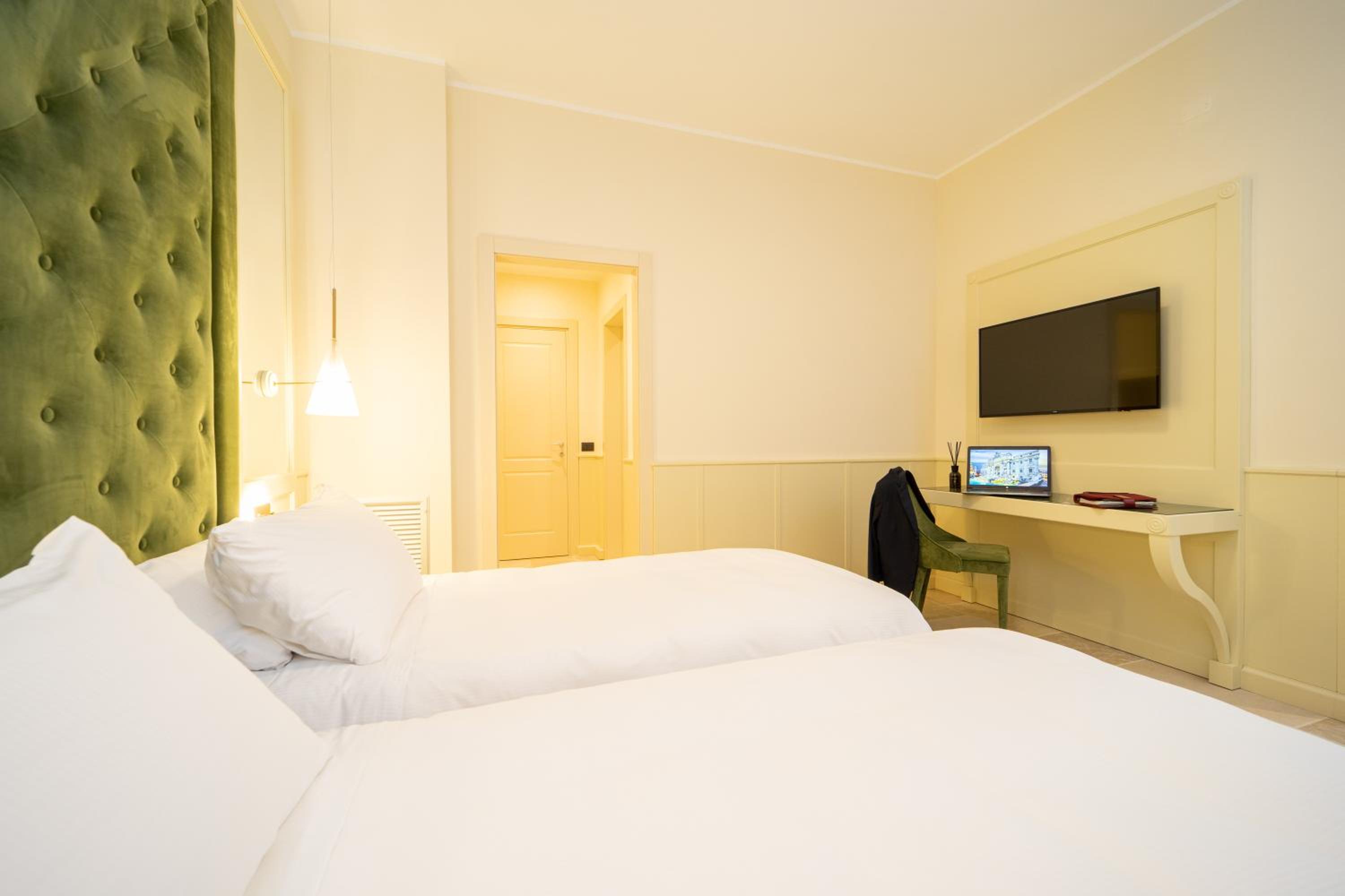Double Room with Patio - Photo 16