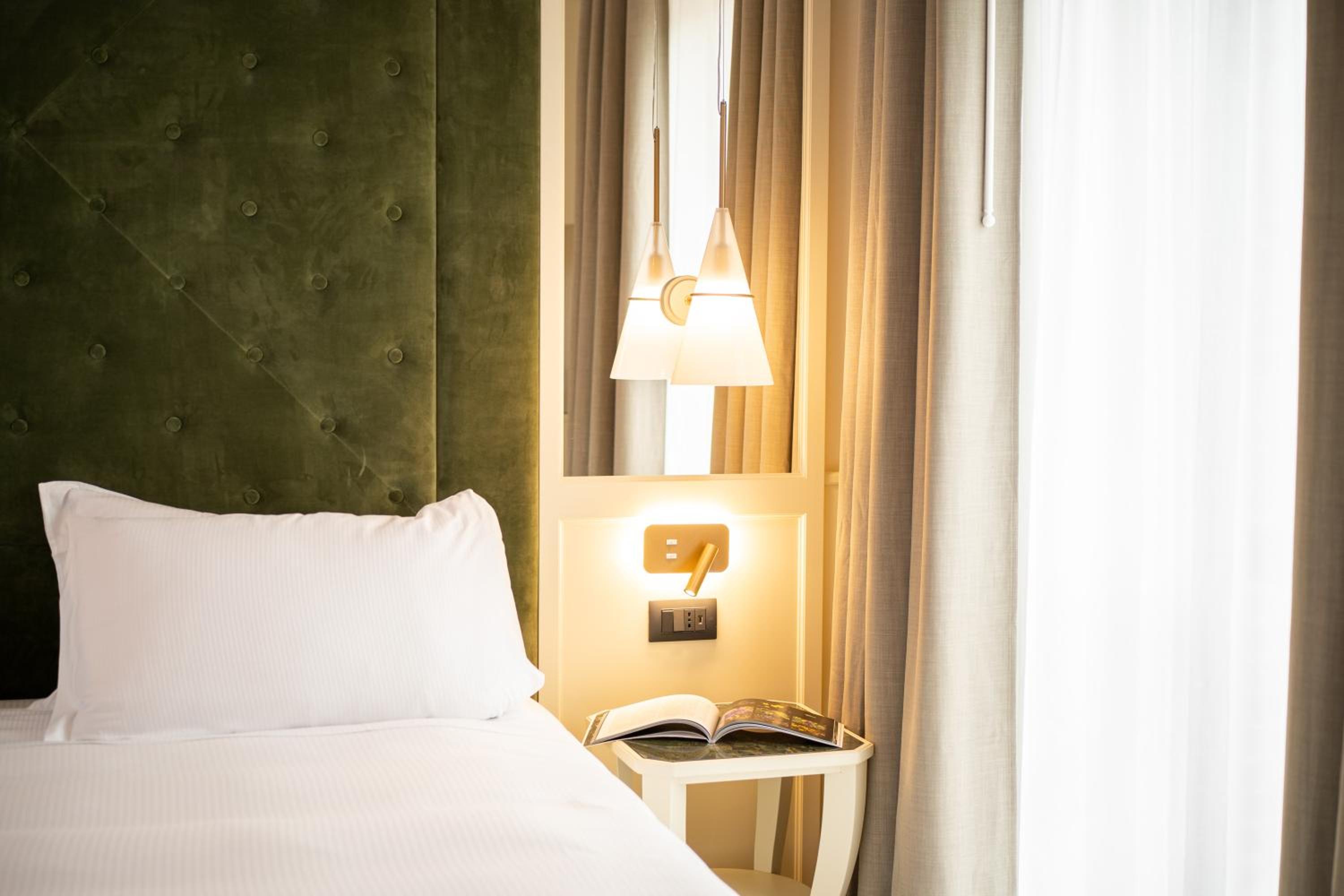 Deluxe Double Room with Balcony and Sea View - Photo 3