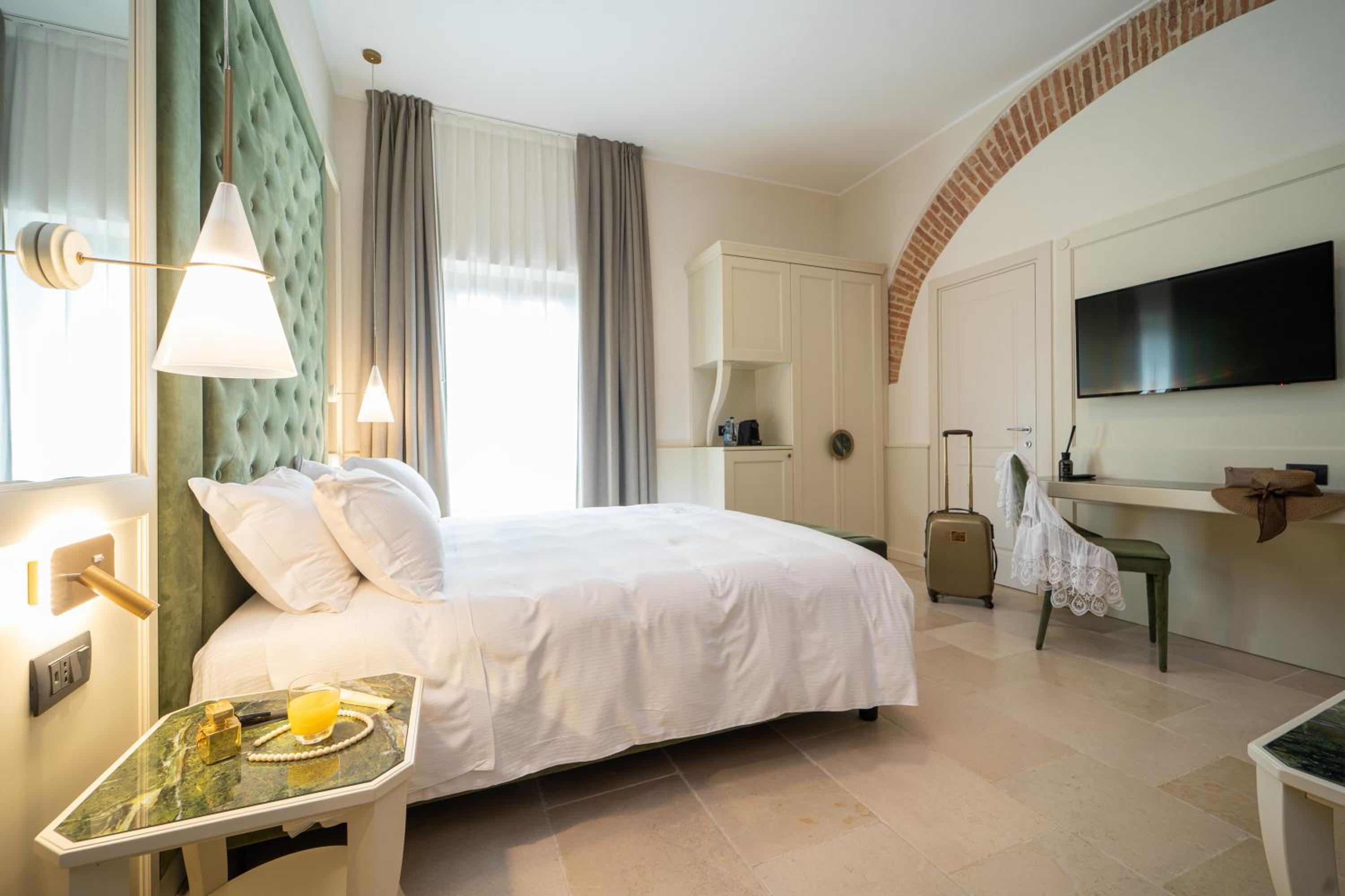 Deluxe Double Room with Balcony and Sea View - Photo 15