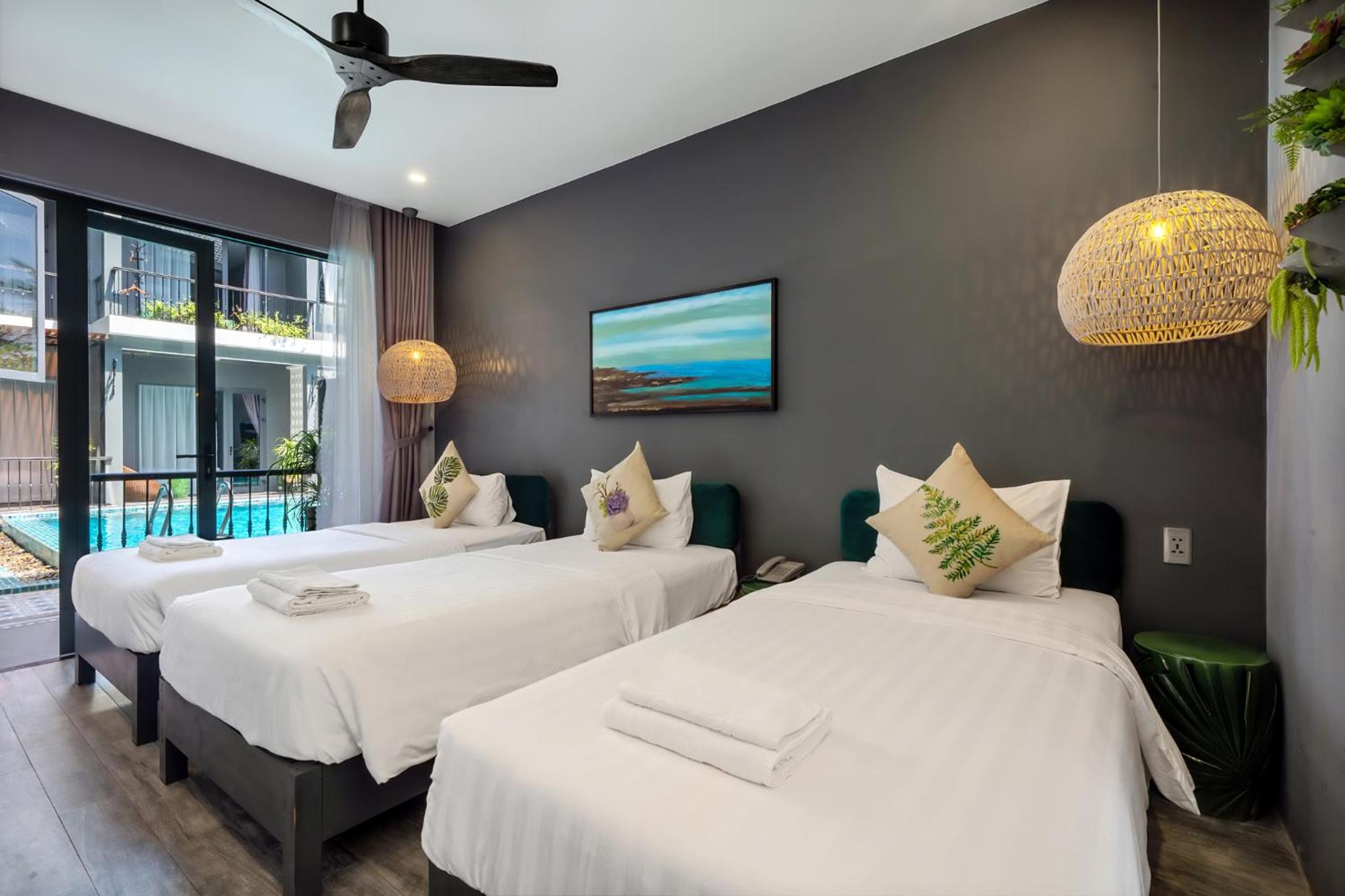 Deluxe Triple Room with Pool View