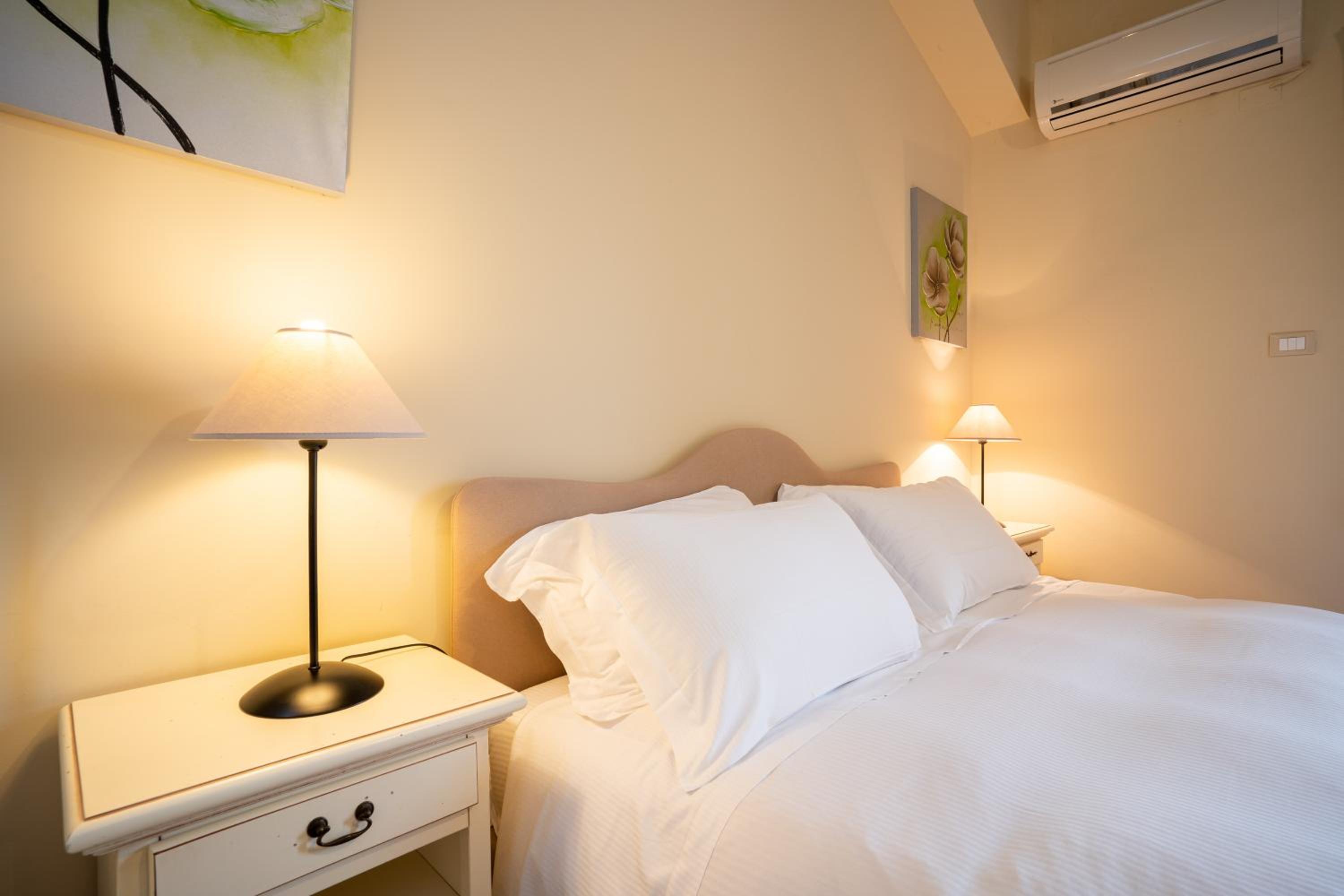 Superior One-Bedroom Apartment - Photo 28