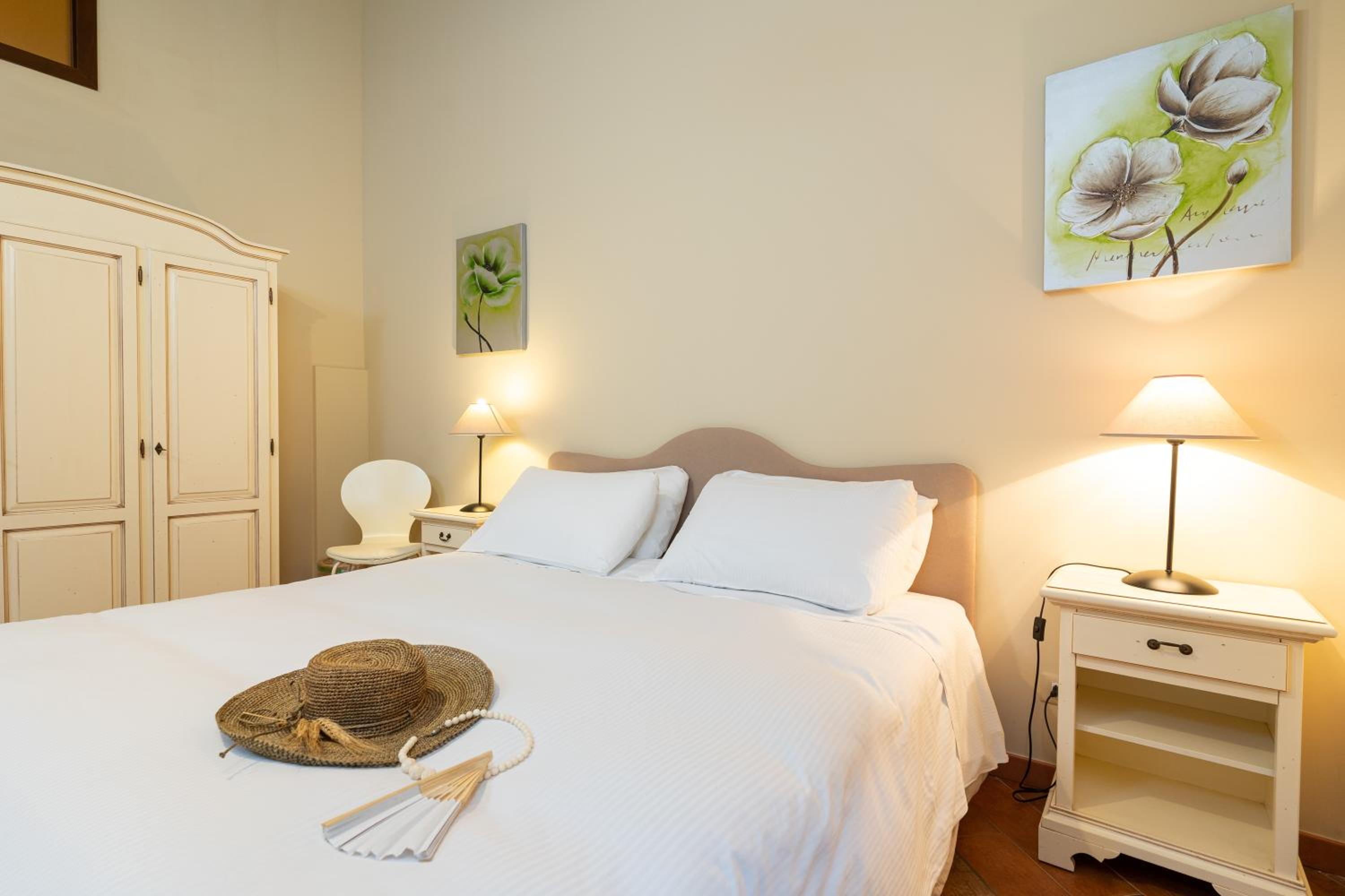 Superior One-Bedroom Apartment - Photo 24
