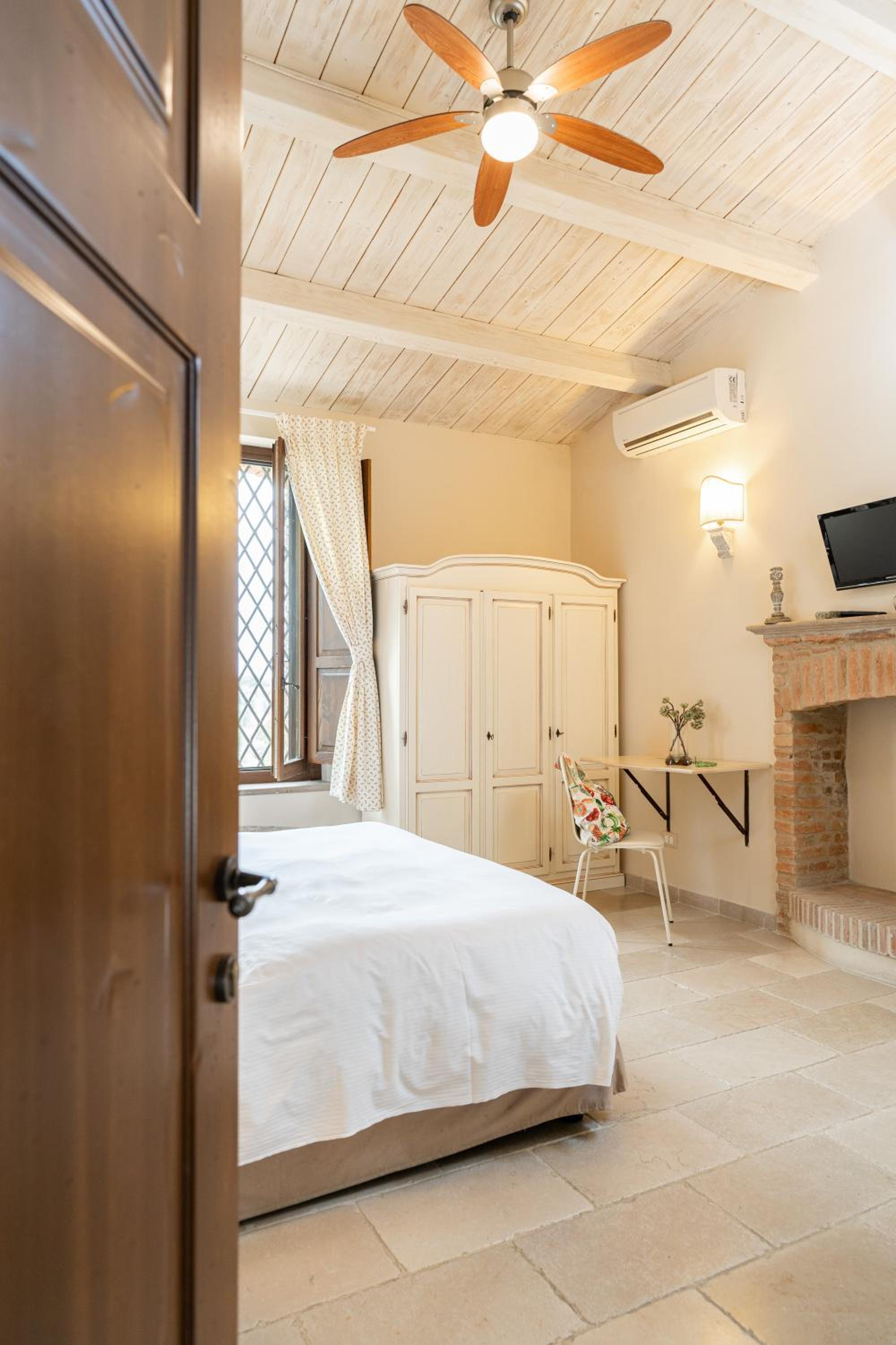 Double or Twin Room - Photo 2