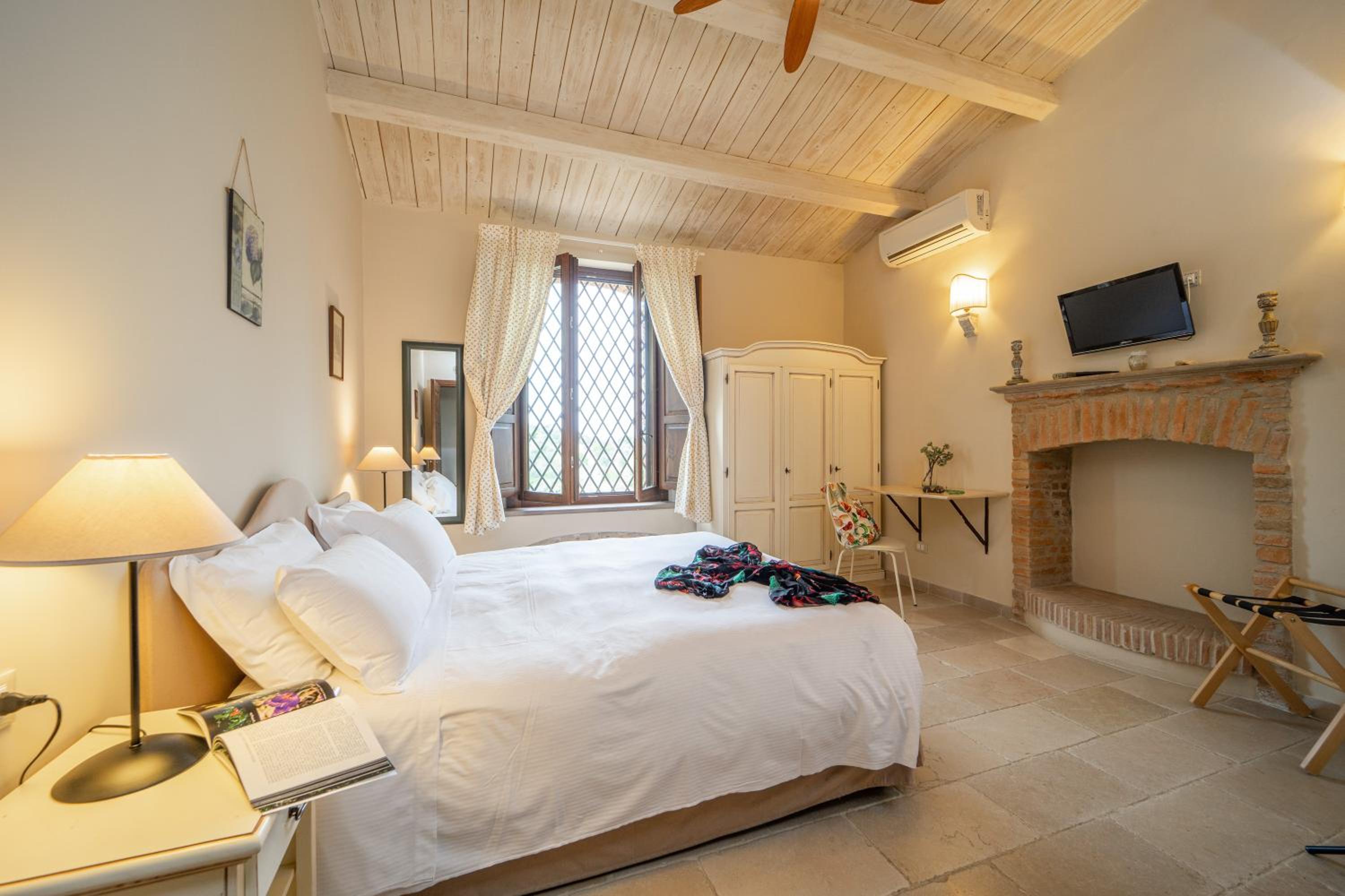 Double or Twin Room - Photo 12