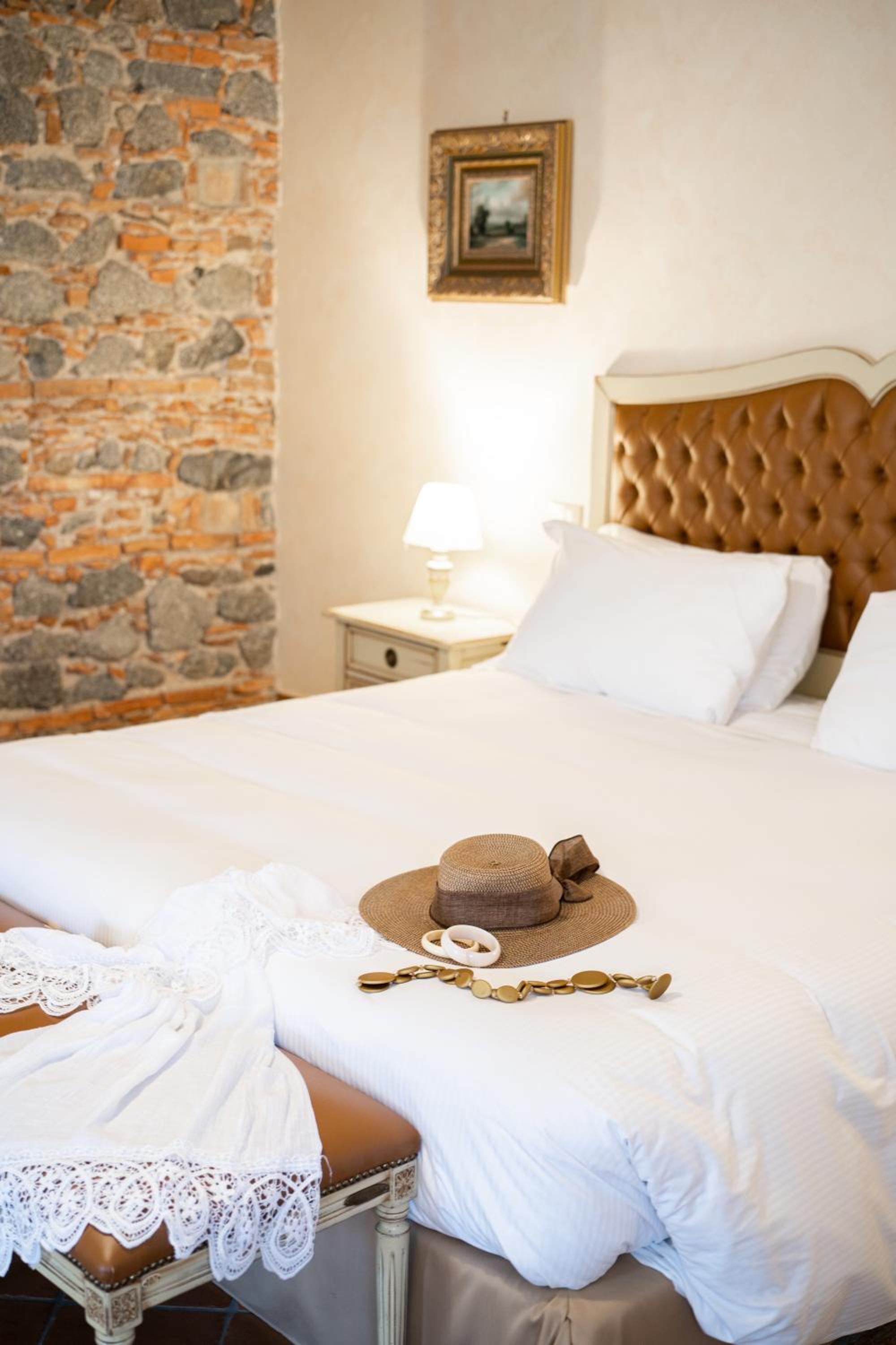 Superior Suite - Photo 9