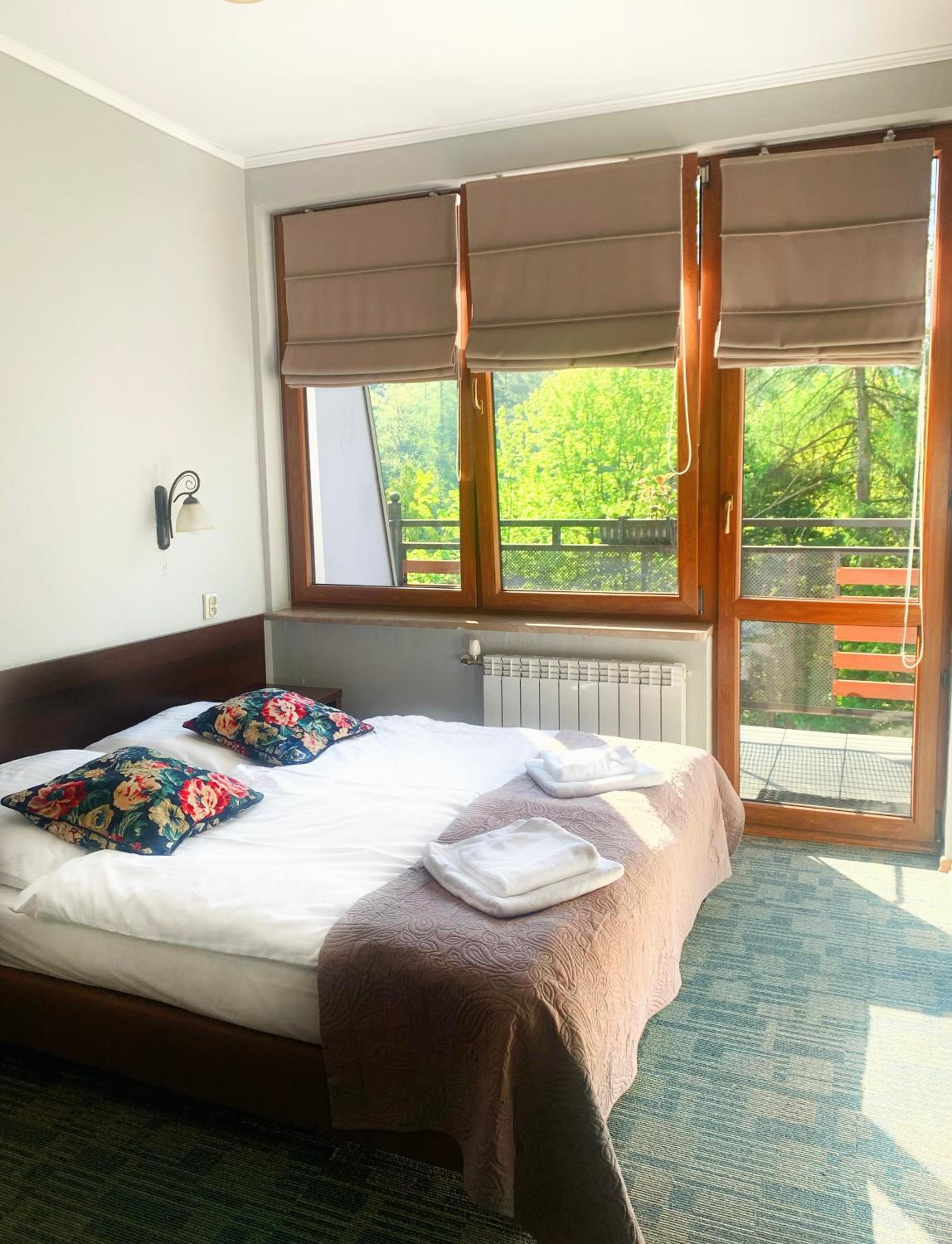 Standard Double Room with Balcony - Photo 4