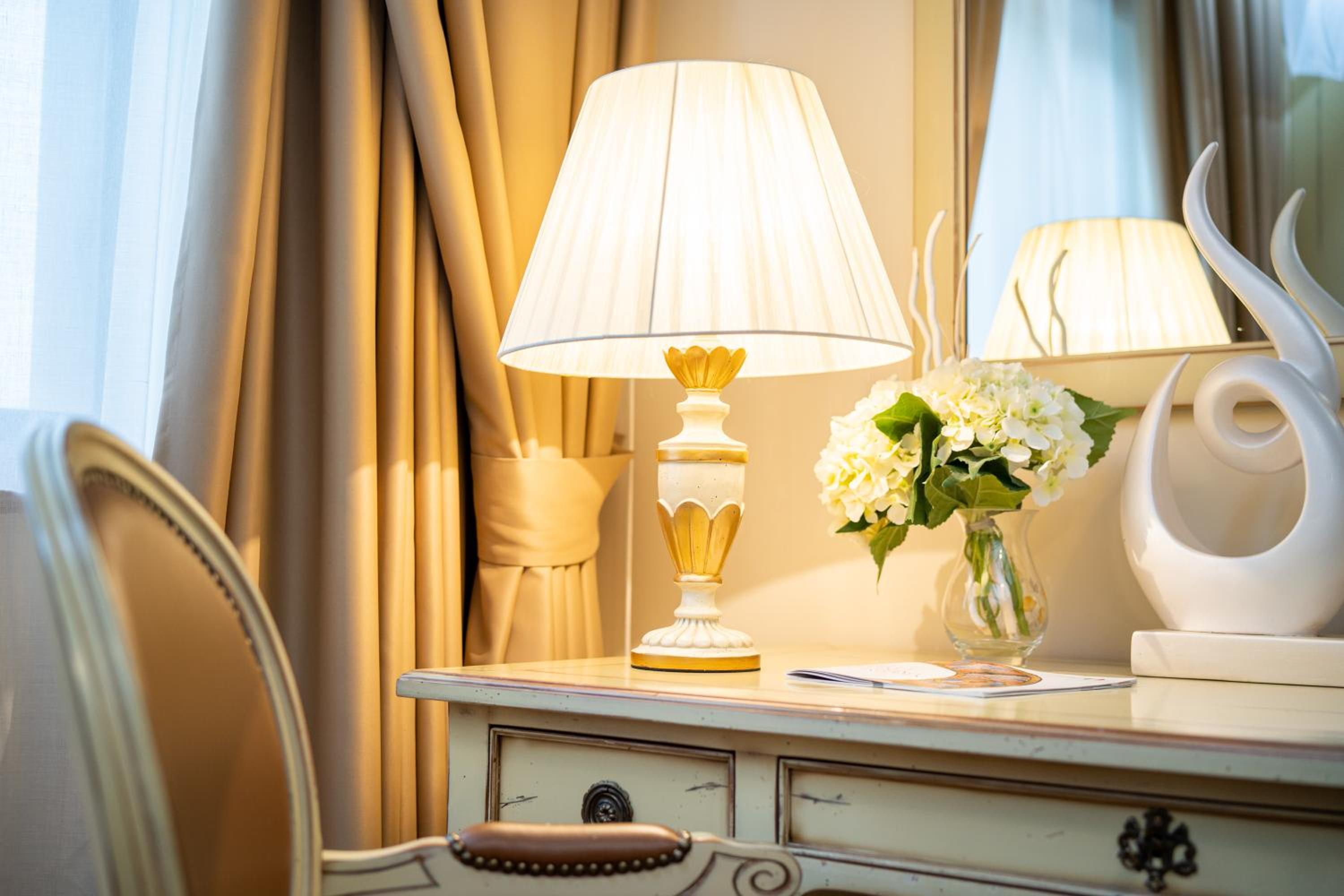 Superior Suite - Photo 15