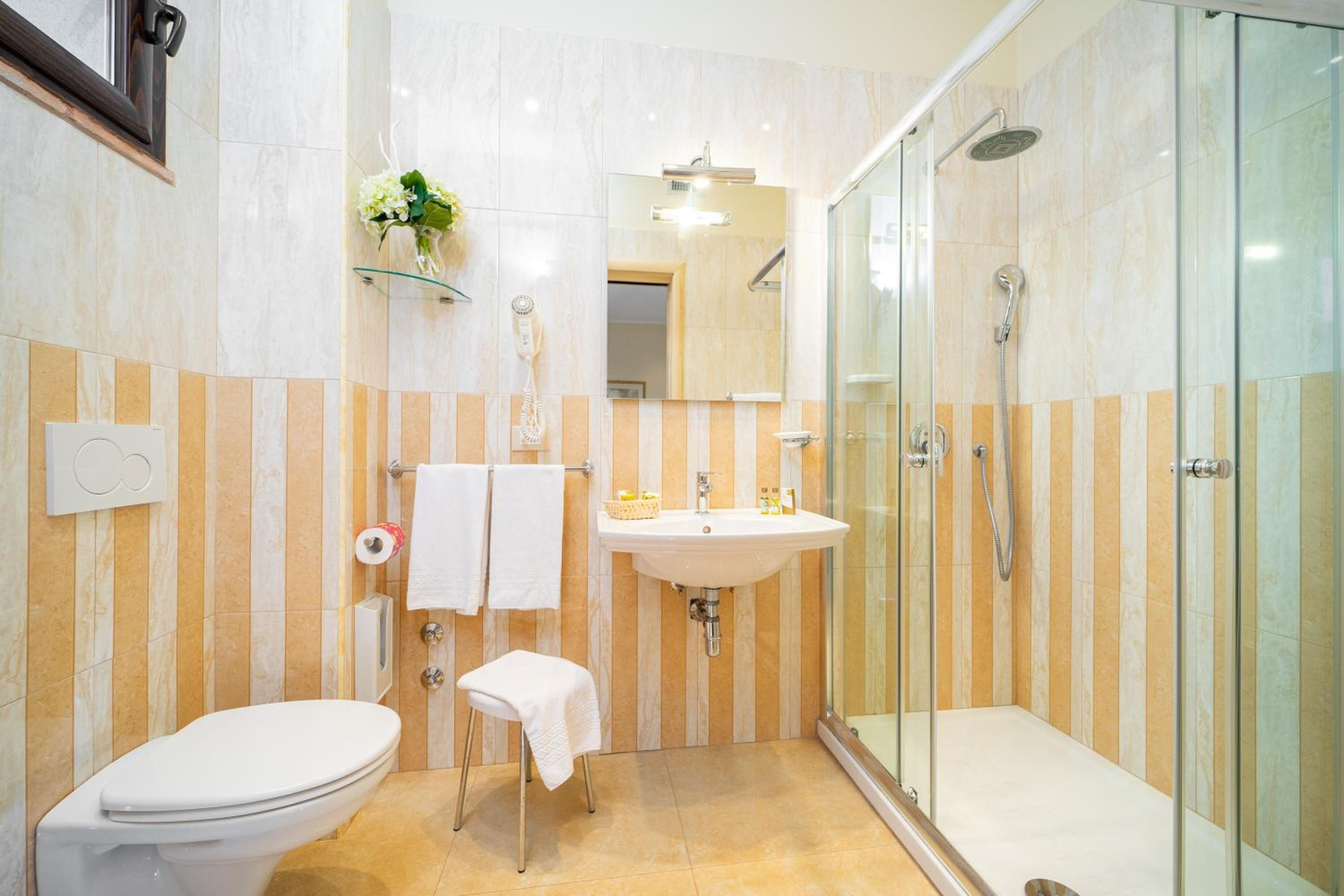 Superior Suite - Photo 12