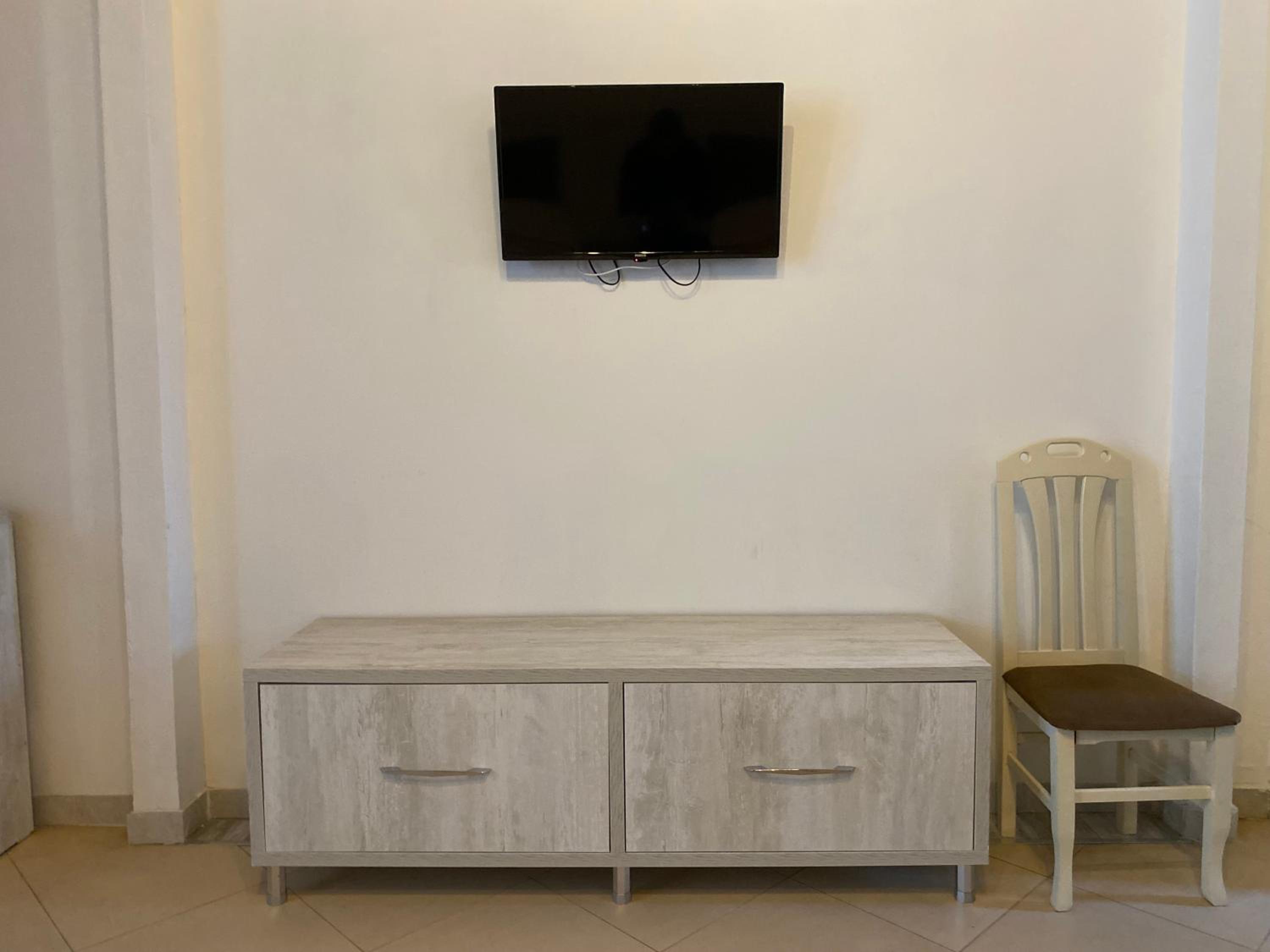 Family Room photo 3