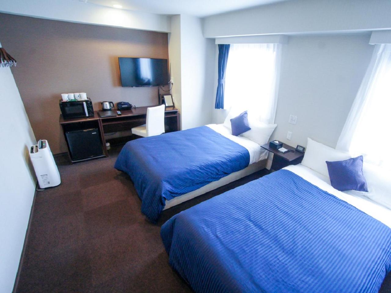 Twin Room - Non-Smoking photo 1