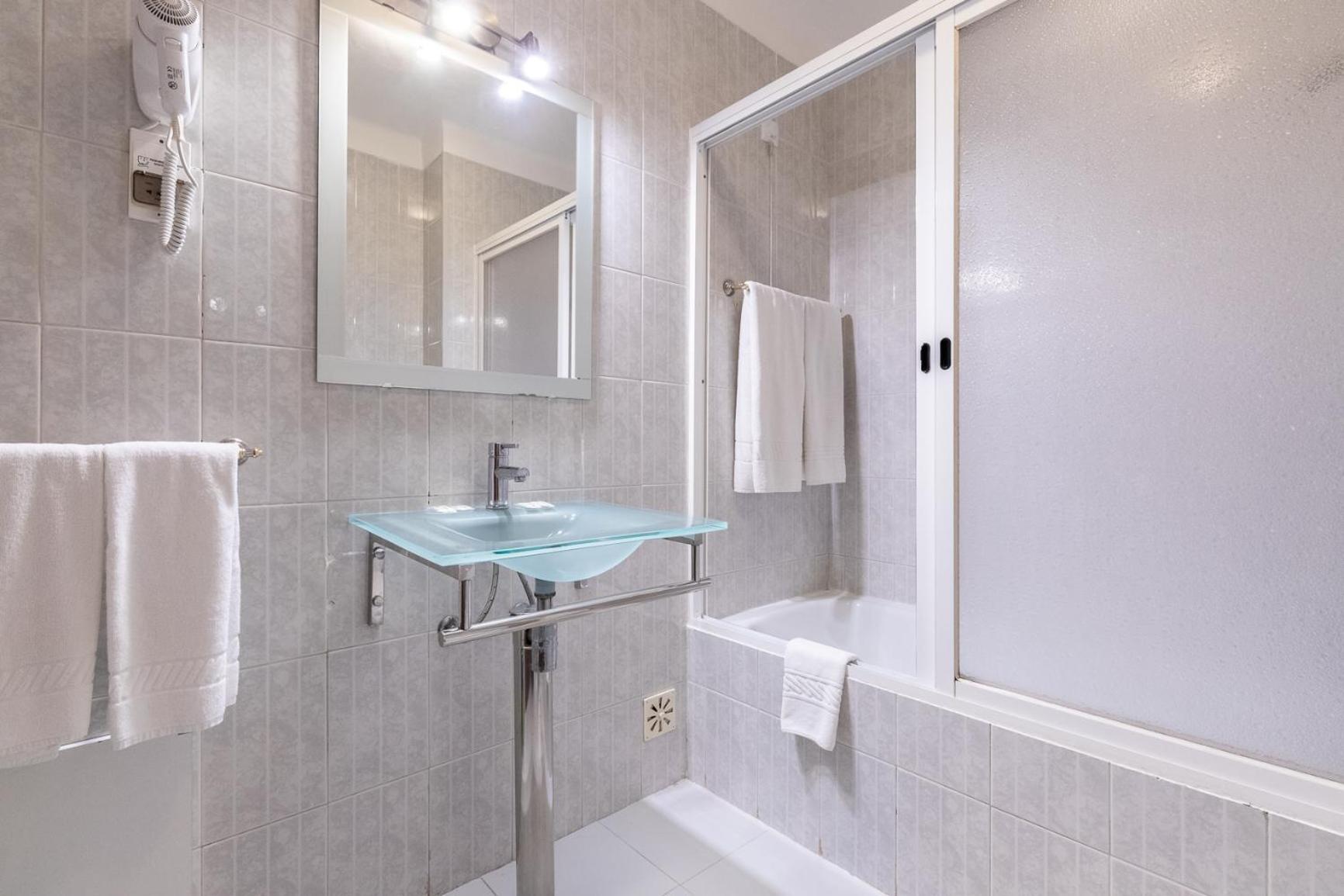Standard Double or Twin Room photo 2