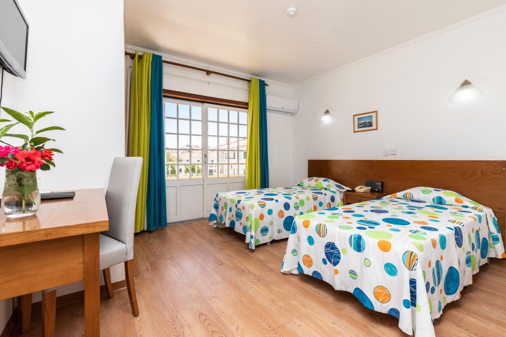Habitación Doble Estándar o con Dos Camas Individuales.