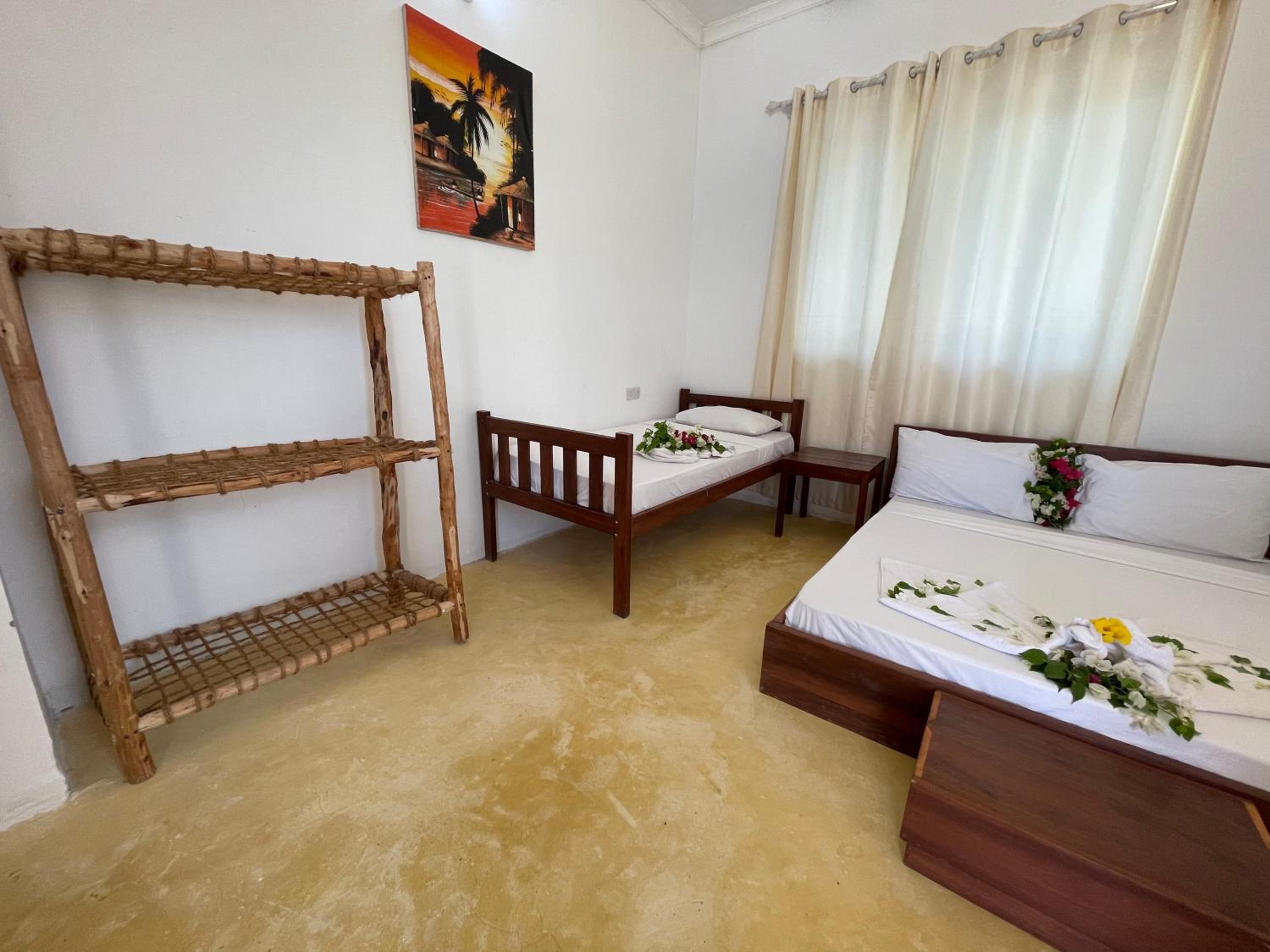 Family Room with Side Sea View - Photo 5