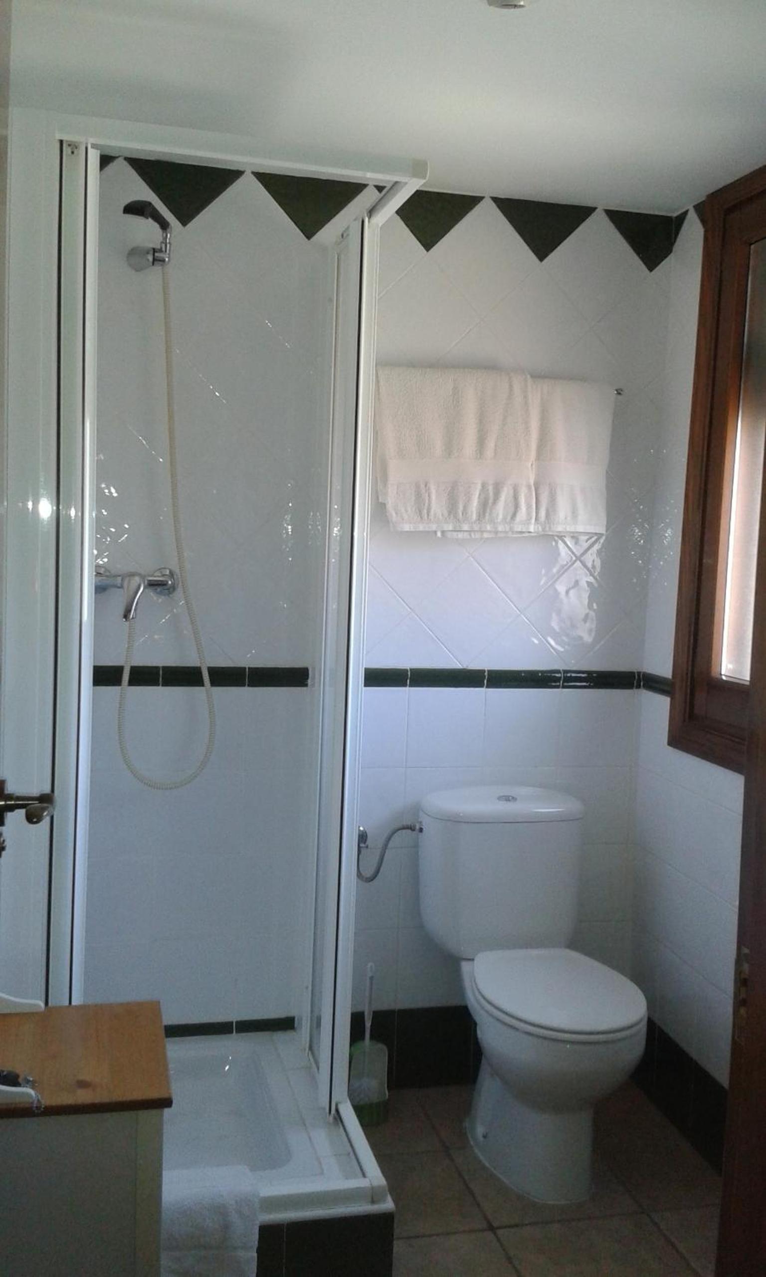 Twin Room - Photo 2